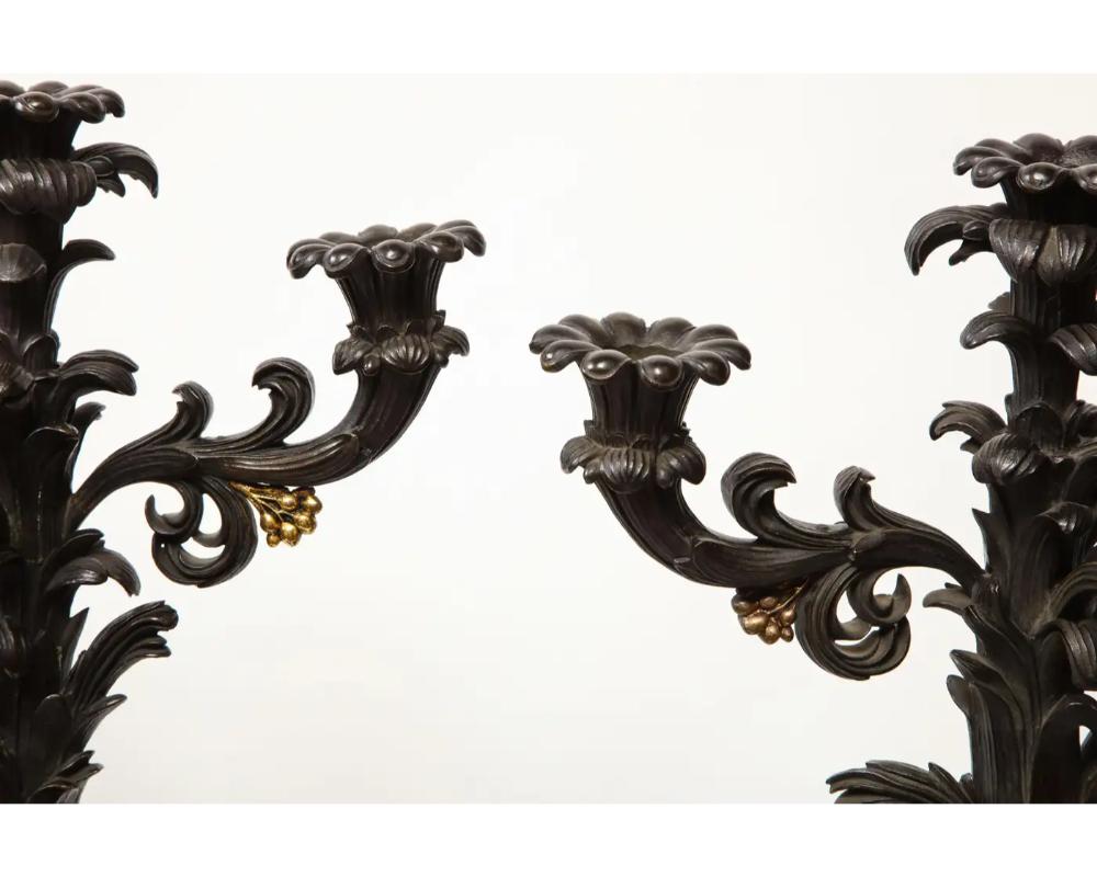 Grande paire de candélabres de restauration française en bronze doré et patiné, chevaux en vente 1