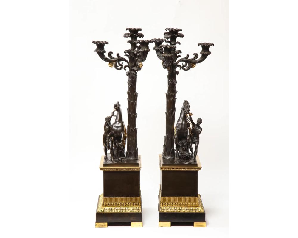 Grande paire de candélabres de restauration française en bronze doré et patiné, chevaux en vente 2