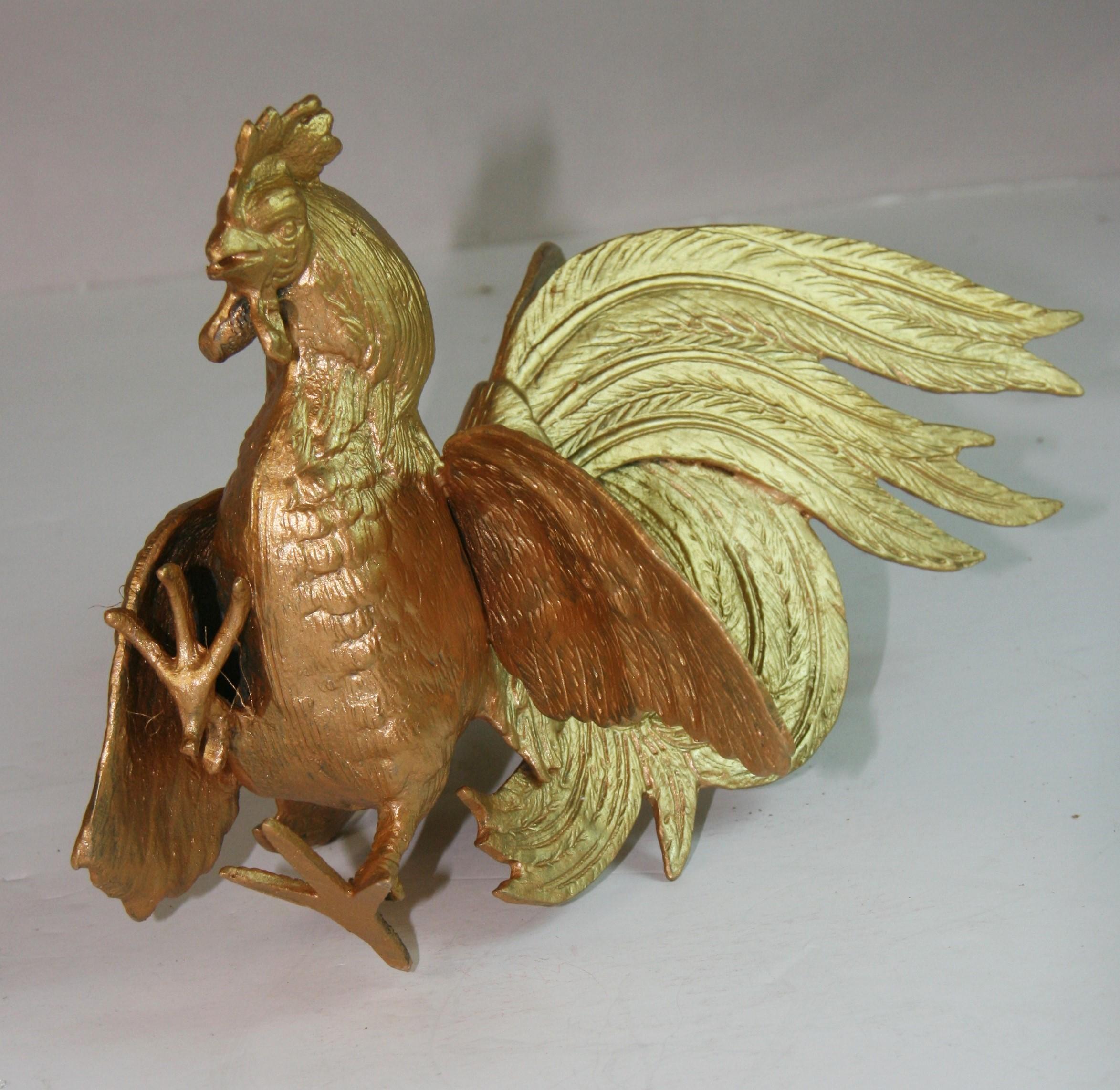 Coppia di oggetti antichi  Galli da combattimento o galli in bronzo massiccio/Finali di libri.Sculture in vendita 1
