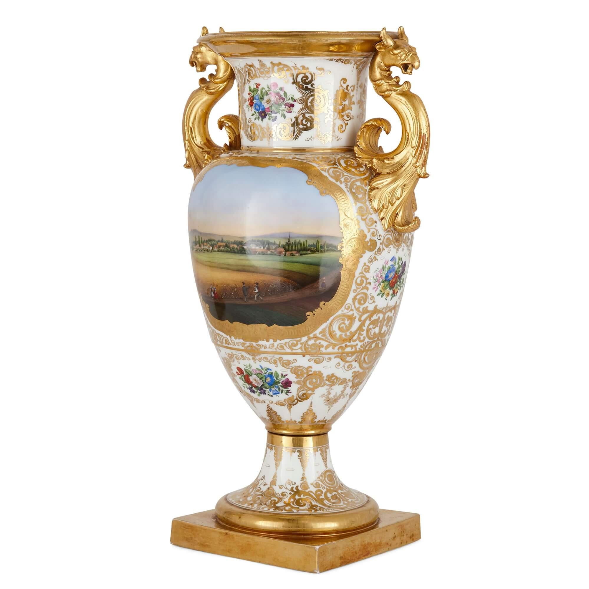 Dorato Grande coppia di vasi in porcellana tedesca di KPM Porcelain in vendita