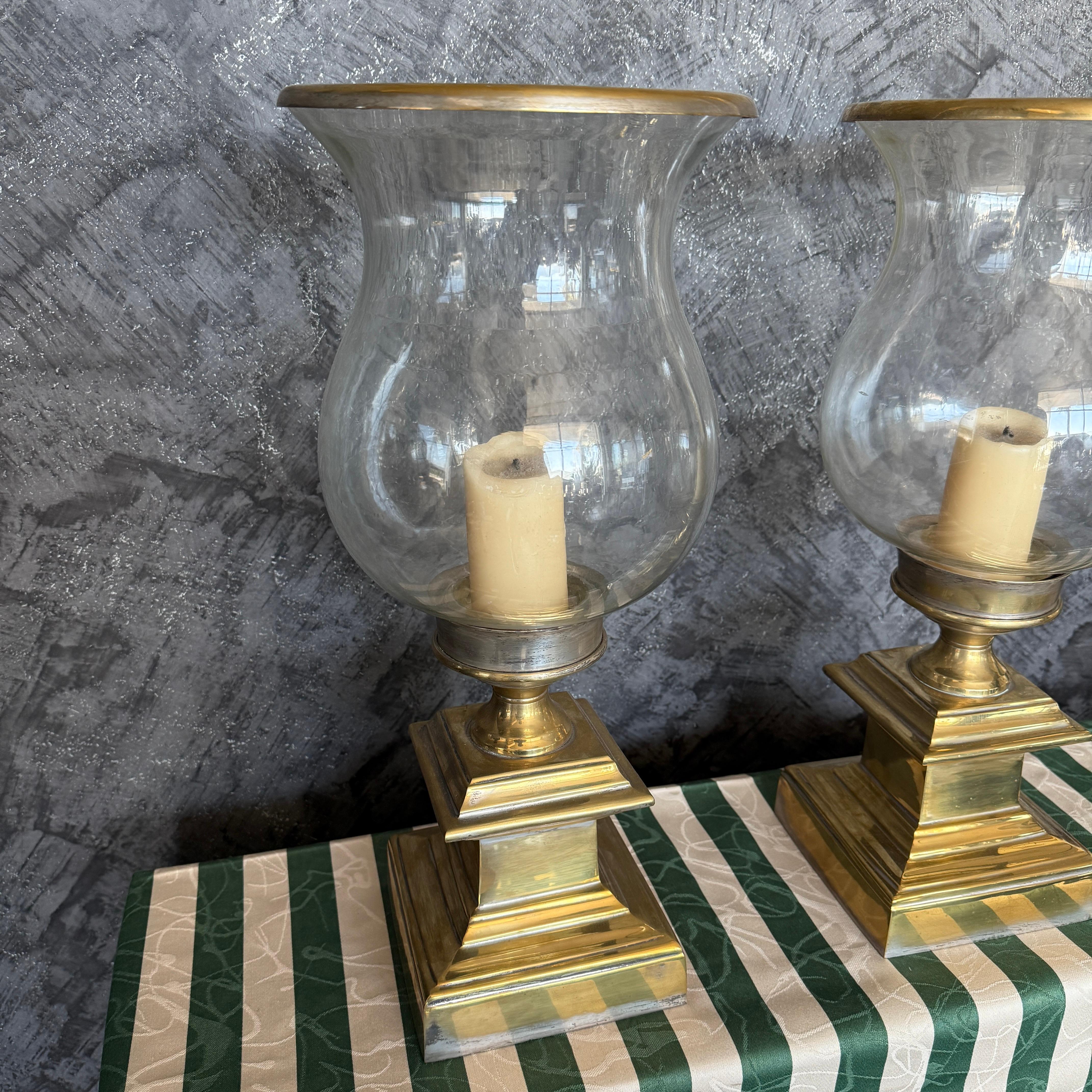 Large pair of glass & brass Hurricane candle holders In Good Condition In Chonburi, TH