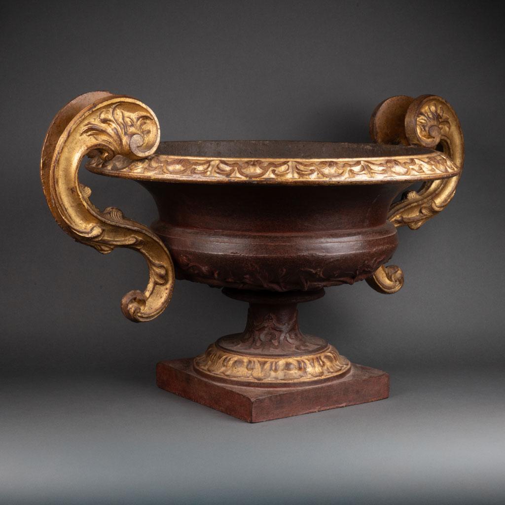 19th Century Large pair of gold leaf gilding and painted urns - End of XVIII/ XIX C. For Sale