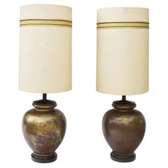 Grande paire de lampes en céramique dorée