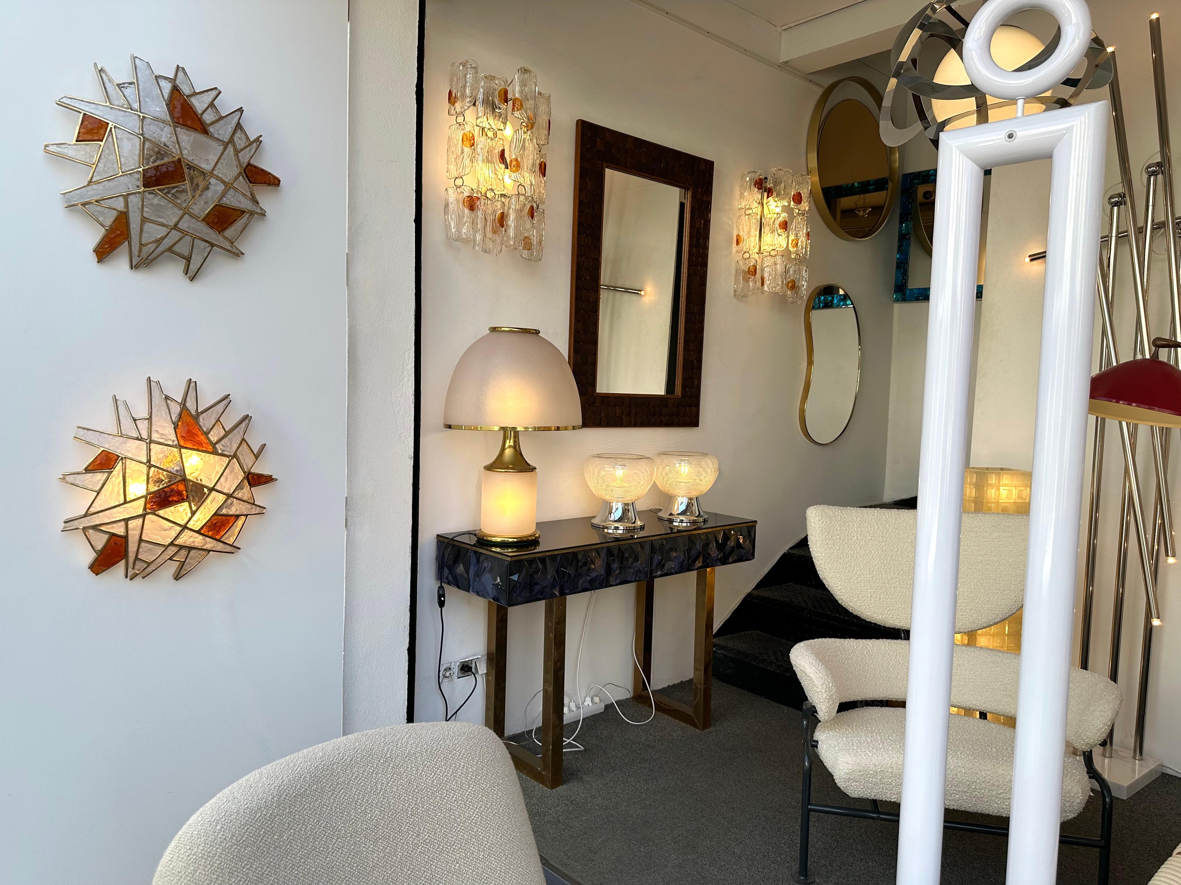 Large Mid-Century Modern pair of wall lamps lights lightning sconces hammered glass and wrought iron, gilding gilt gold patina, by the manufacture Longobard in Verona in a Brutalist style, the concurrent of Biancardi Jordan Arte and Poliarte during