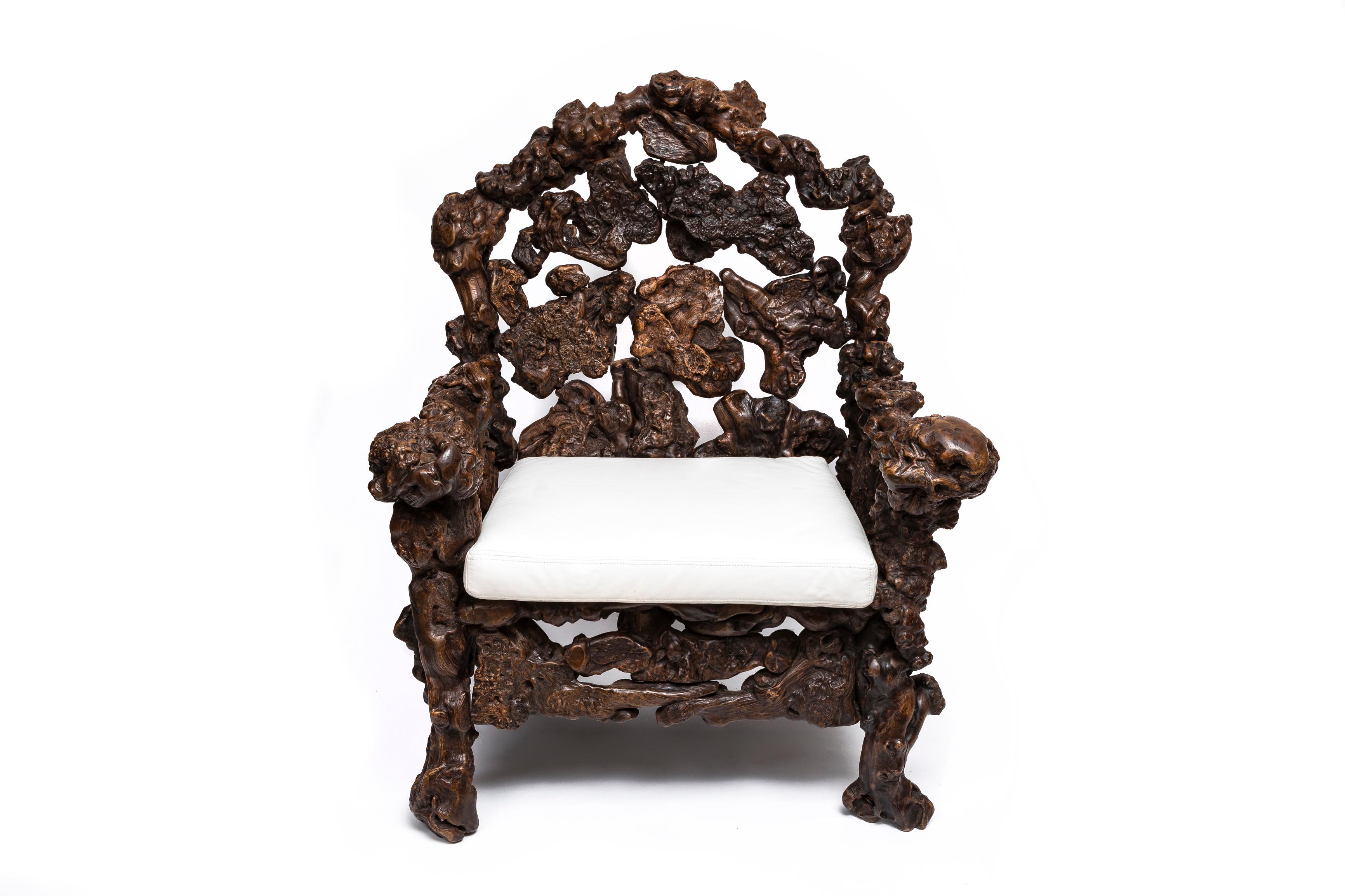 Large Pair of Hand-Carved 19th Century Chinese Rootwood Throne Chairs/Arm Chairs For Sale 1