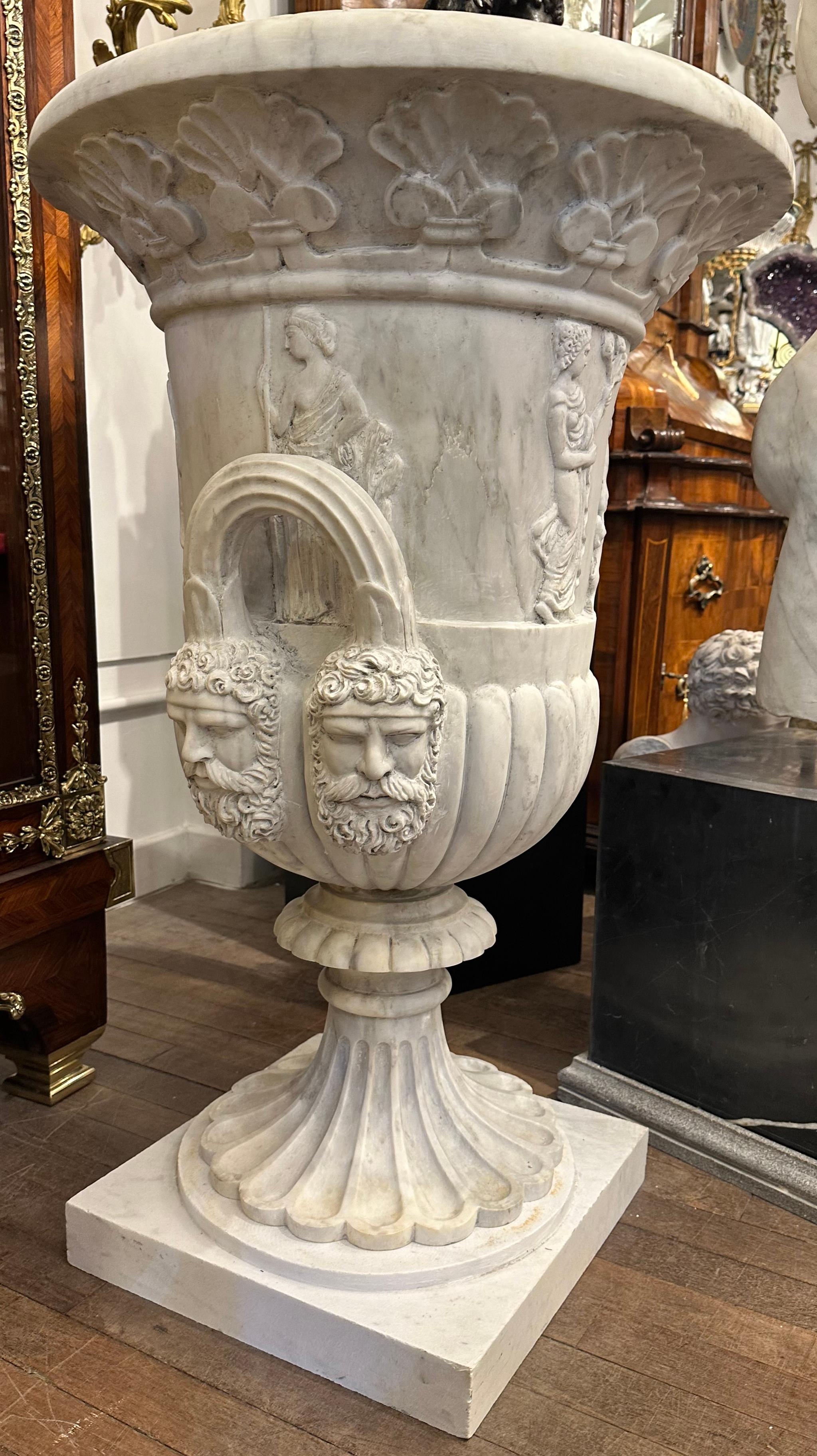 Italian Large Pair of Hand-Carved Medici Style Marble Urns For Sale