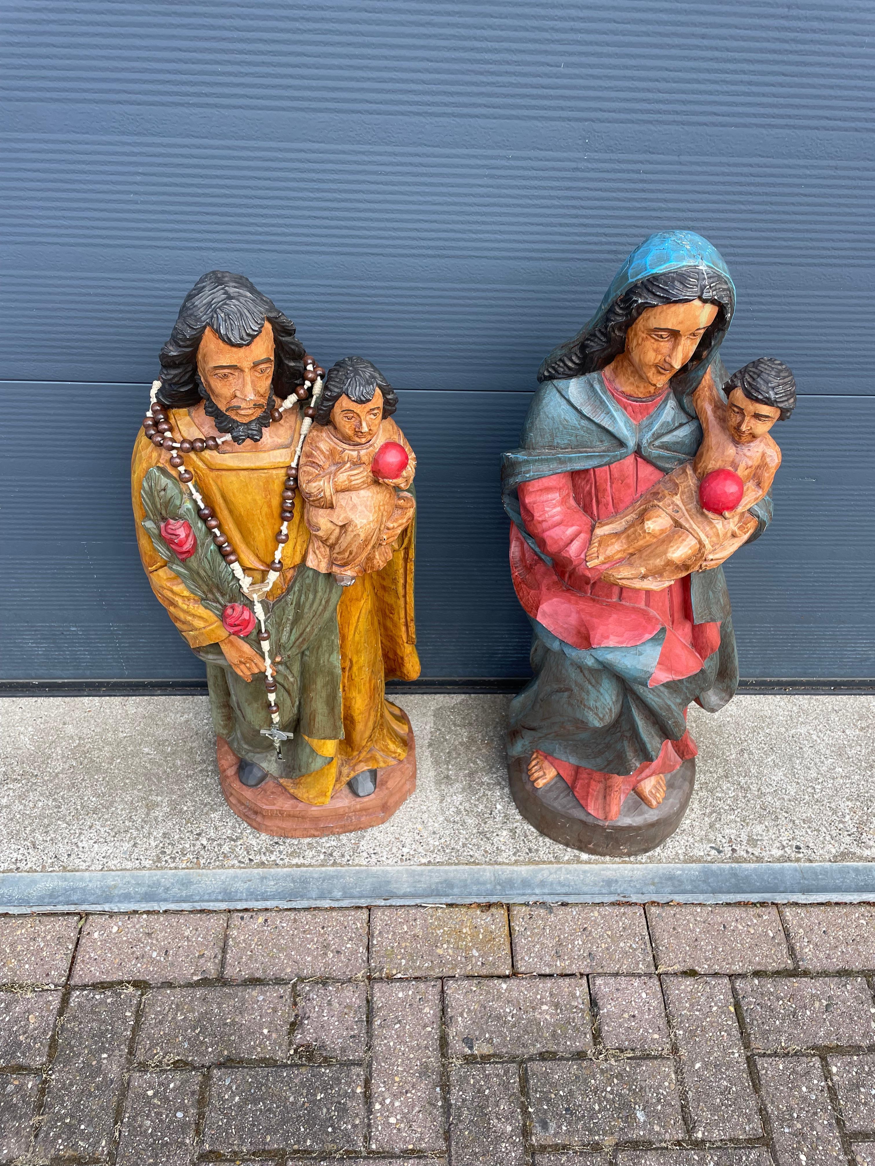 Large Pair of Hand Carved Wooden Mary & Joseph Sculptures, Both with Child Jesus en vente 1