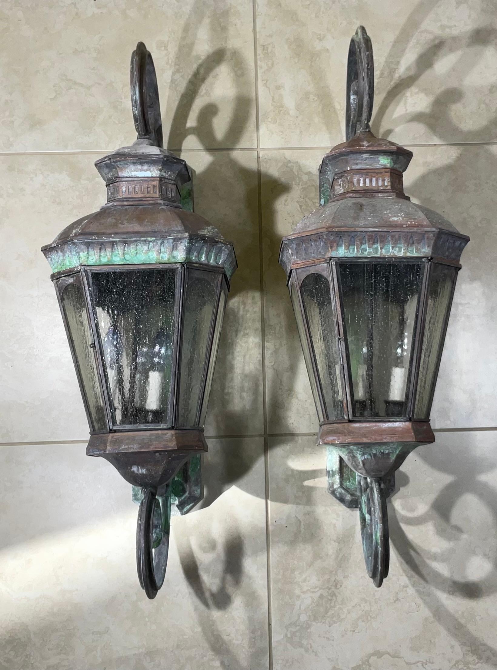 Large Pair of Handcrafted Wall-Mounted Brass Lantern For Sale 1