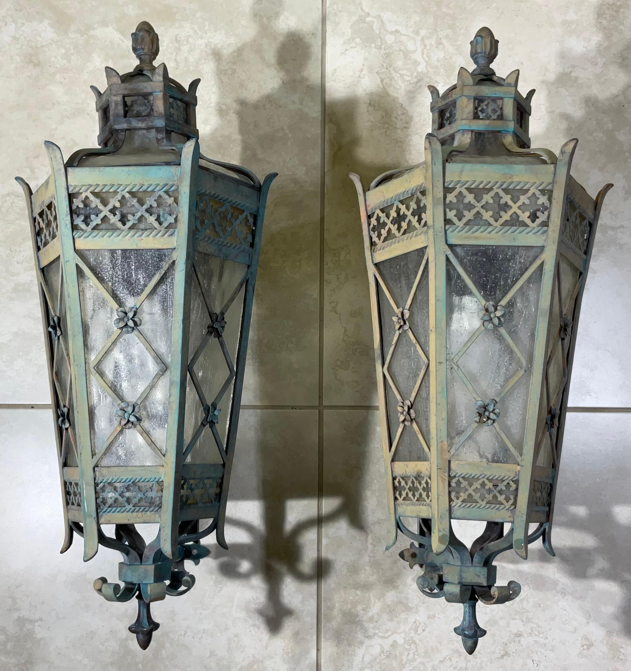 Fait main Large Pair of Handcrafted Wall-Mounted Solid Brass Lanterns / Sconces en vente