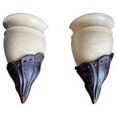 Großes Paar handgefertigte Alabaster-Wandleuchten / Wandleuchter im klassischen Design