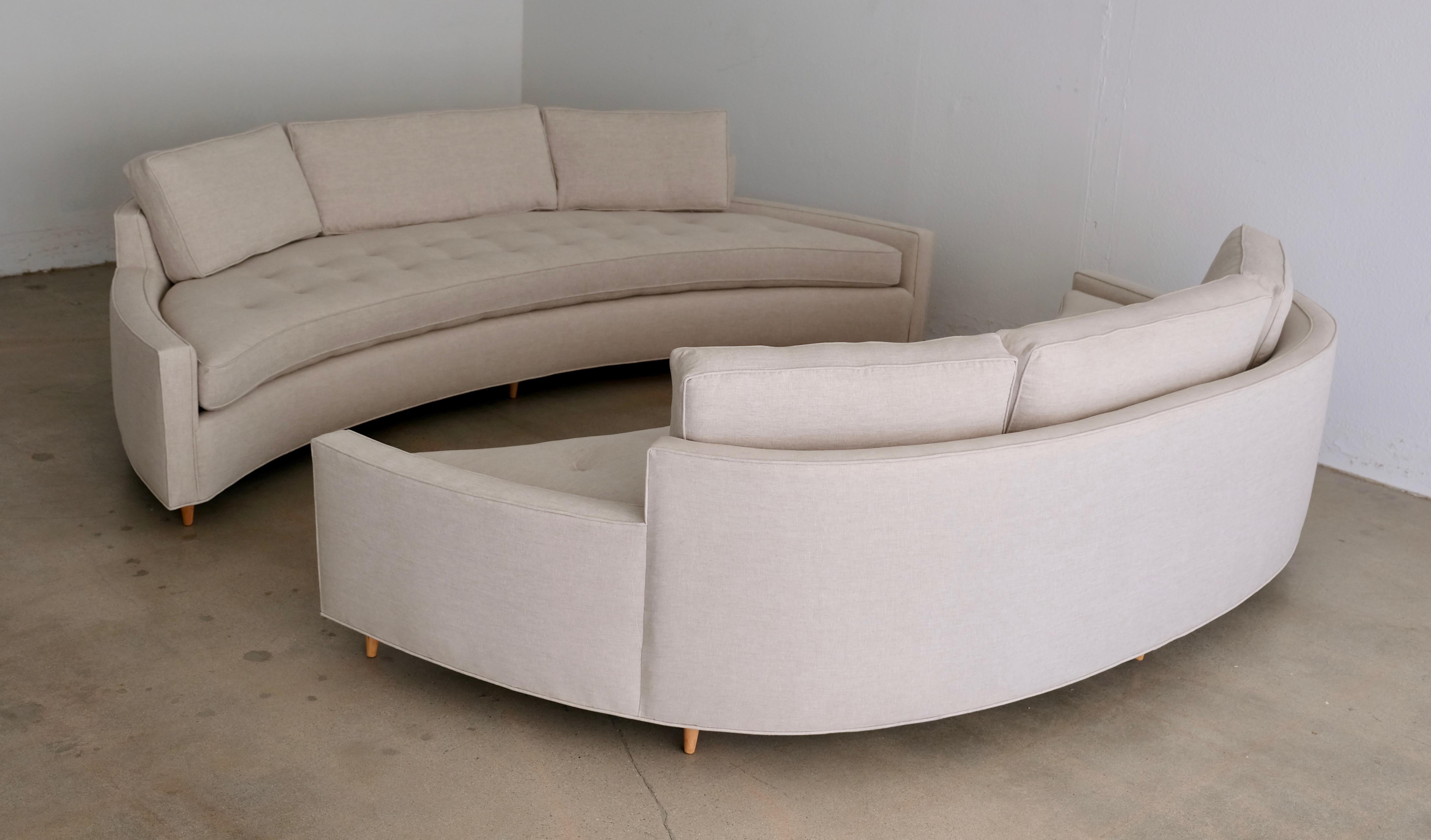Large Pair of Harvey Probber Attributed Curved Sofas in Natural Linen In Good Condition In Palm Springs, CA