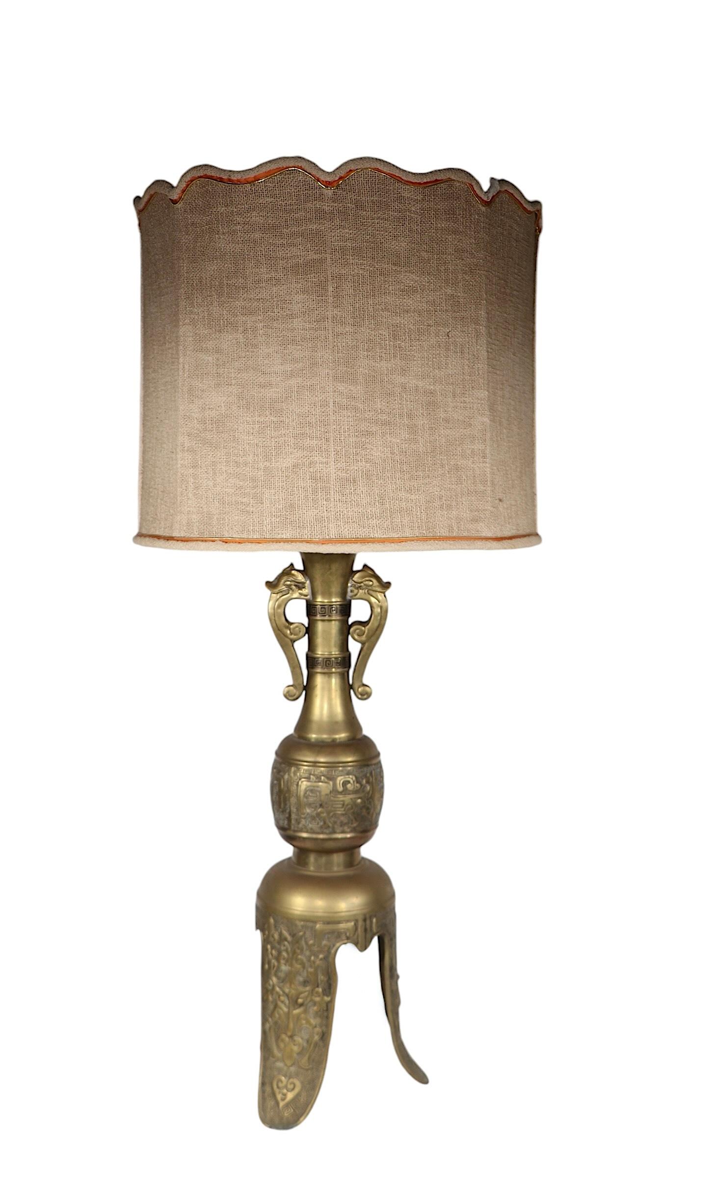 Américain Grande paire de Hollywood Regency  Lampes de table en laiton de style Asian Style par James Mont en vente