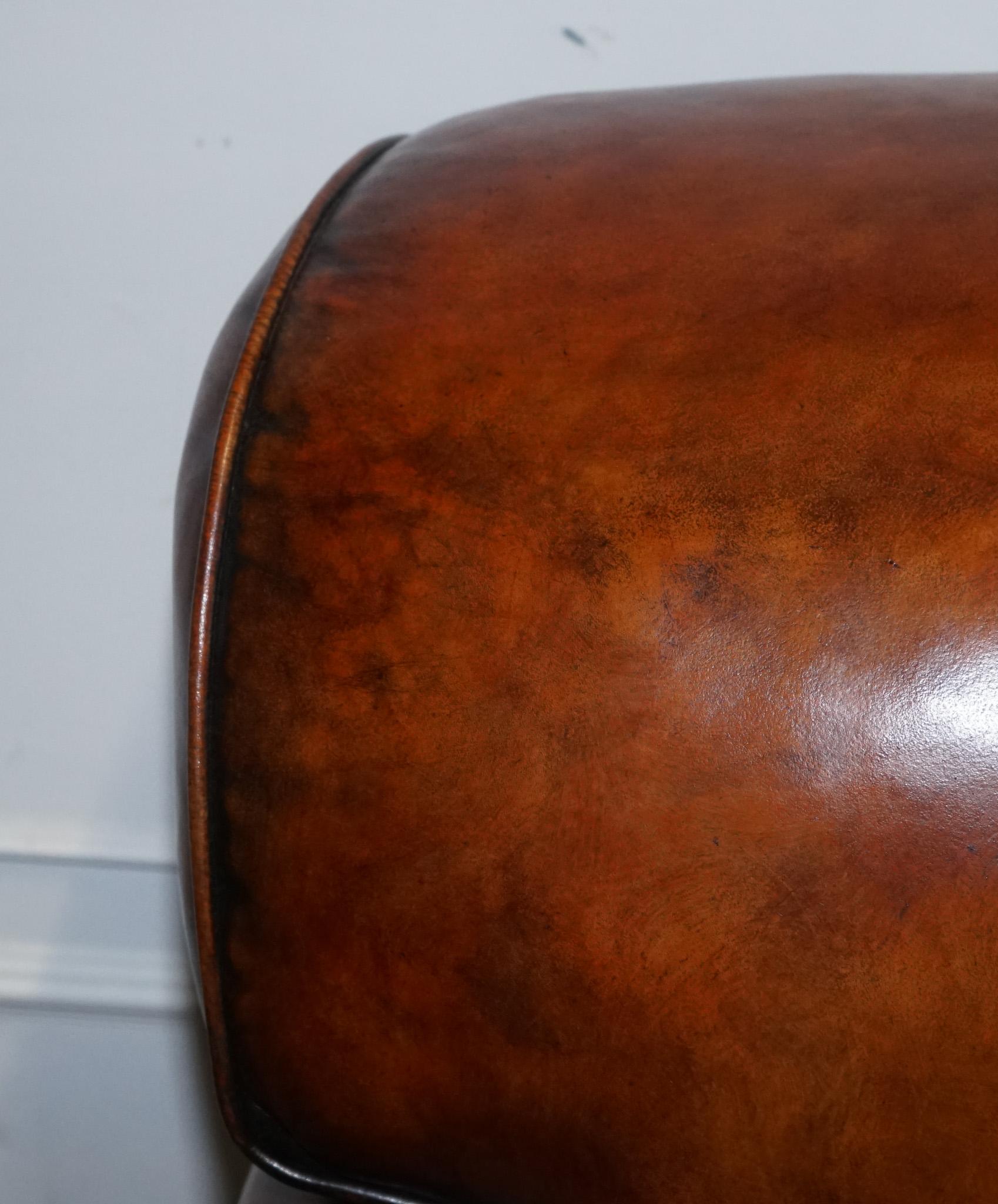 LARGE PAIR OF HOWARD STYLE HAND DYED LEATHER ARMCHAIRS FEATHER FILLED CUSHiONS For Sale 9