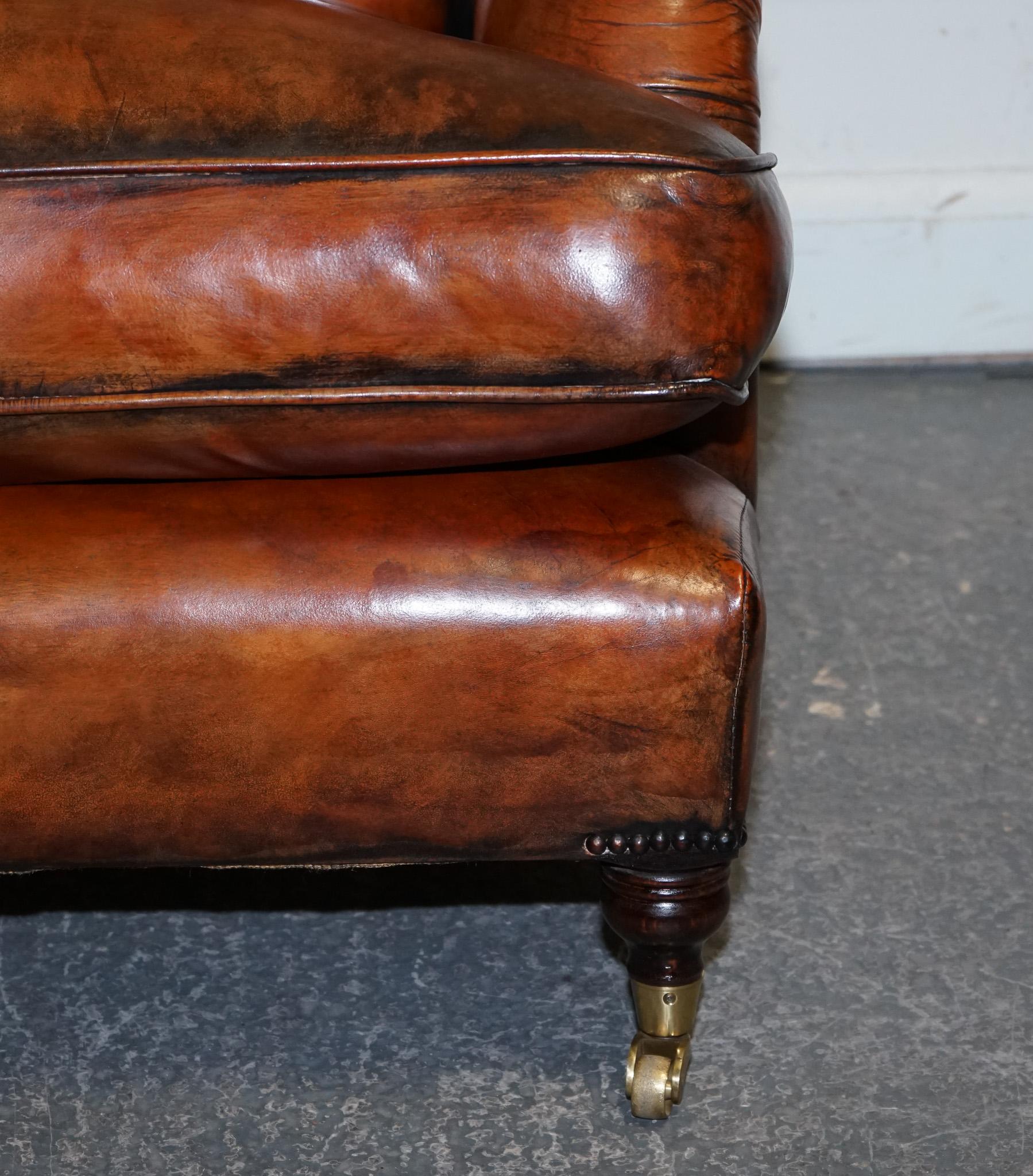 LARGE PAIR OF HOWARD STYLE HAND DYED LEATHER ARMCHAIRS FEATHER FILLED CUSHiONS In Good Condition For Sale In Pulborough, GB