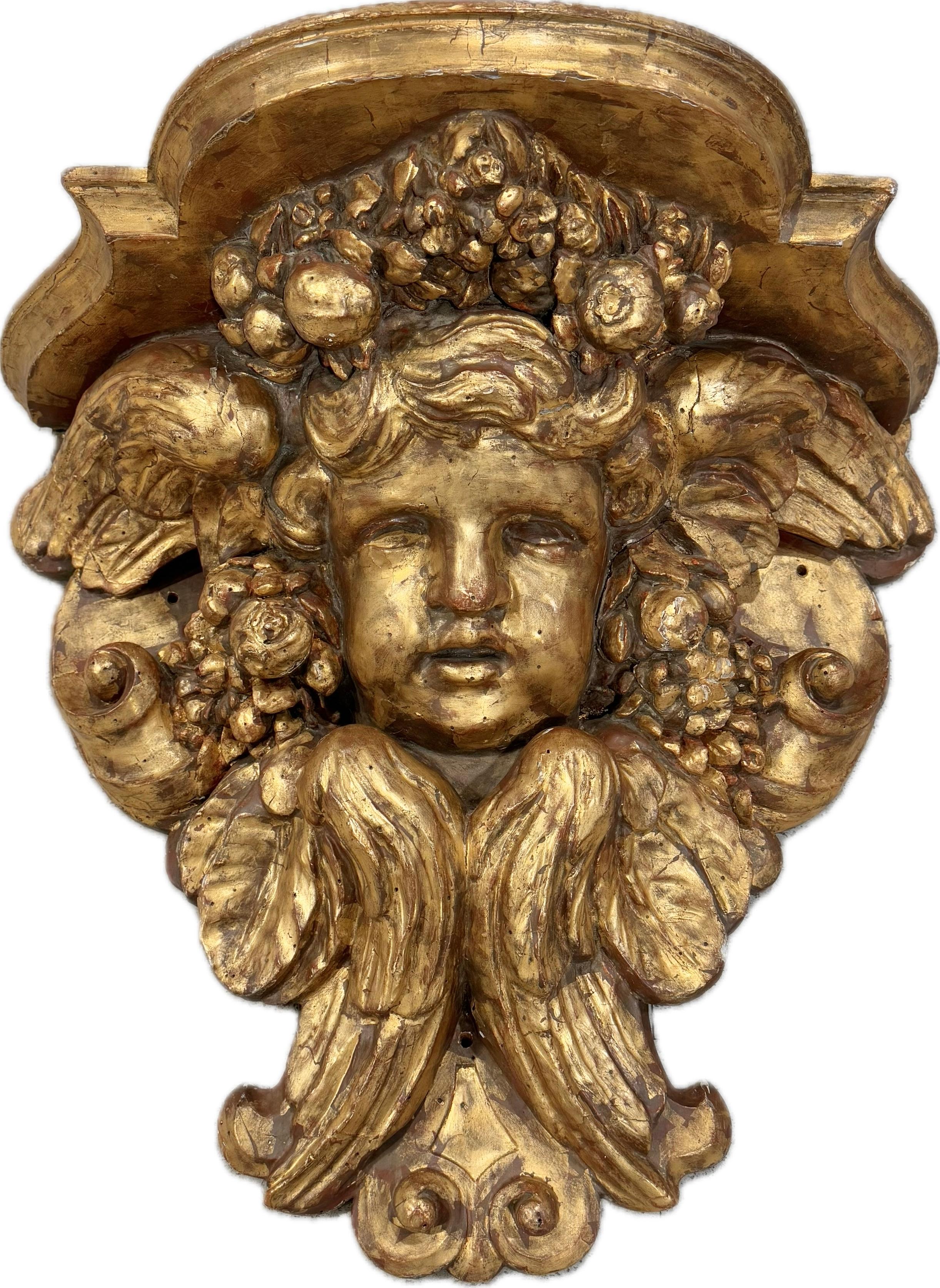 Grande paire de consoles ou supports muraux italiens en bois sculpté et doré 3