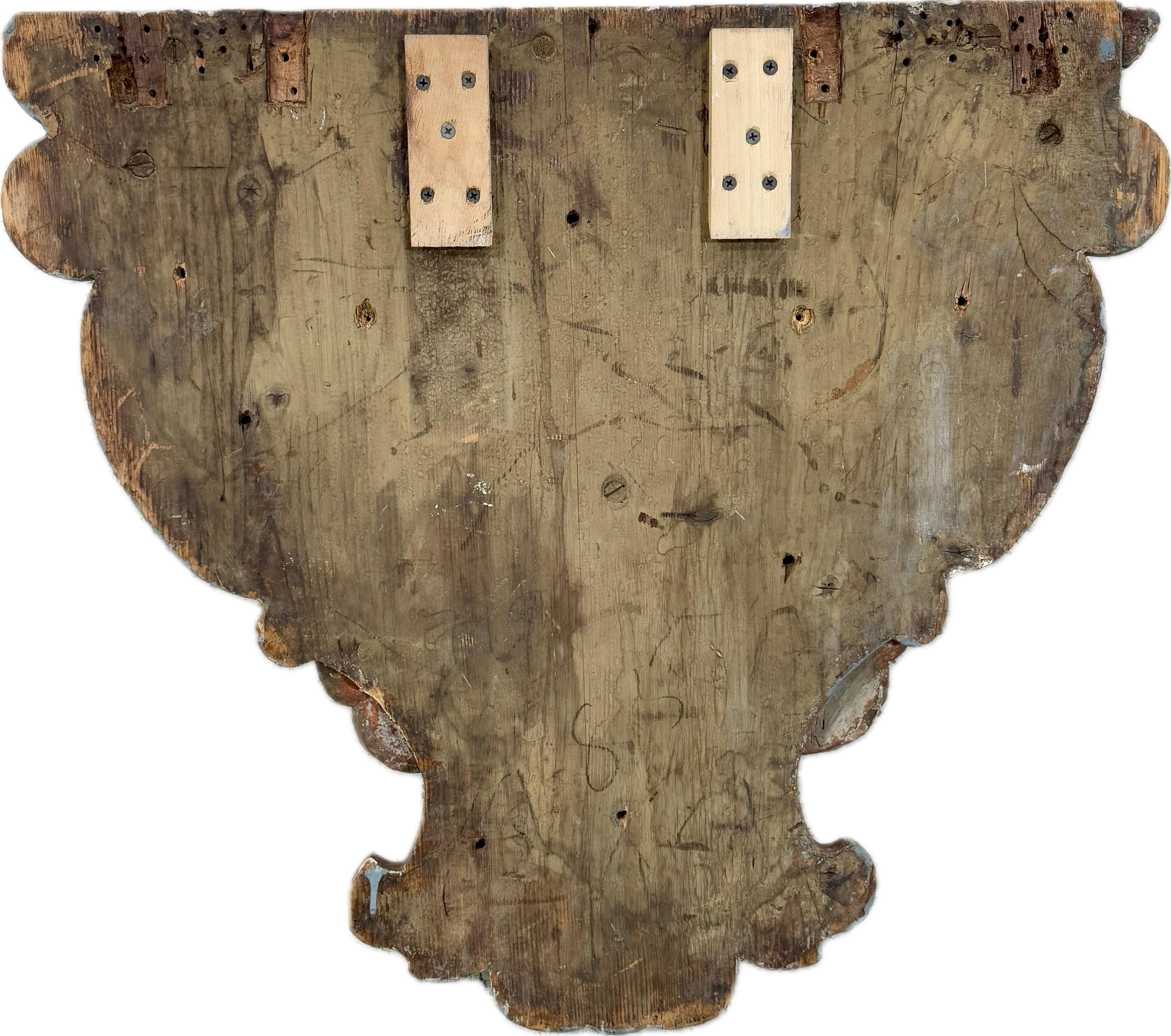 Grande paire de consoles ou supports muraux italiens en bois sculpté et doré 1