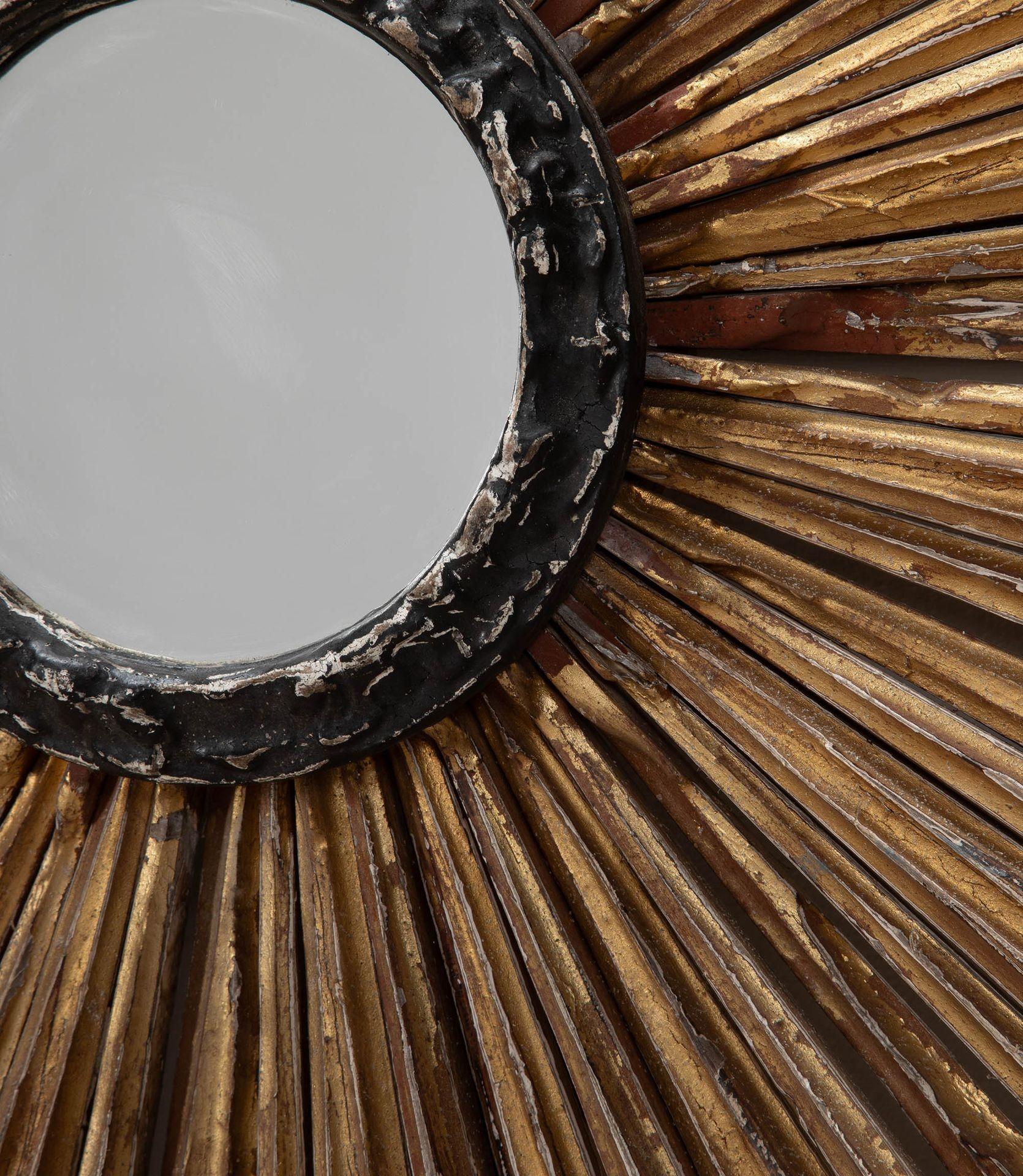 Large Pair of Italian Giltwood Sunburst Mirrors In Good Condition For Sale In Gloucestershire, GB