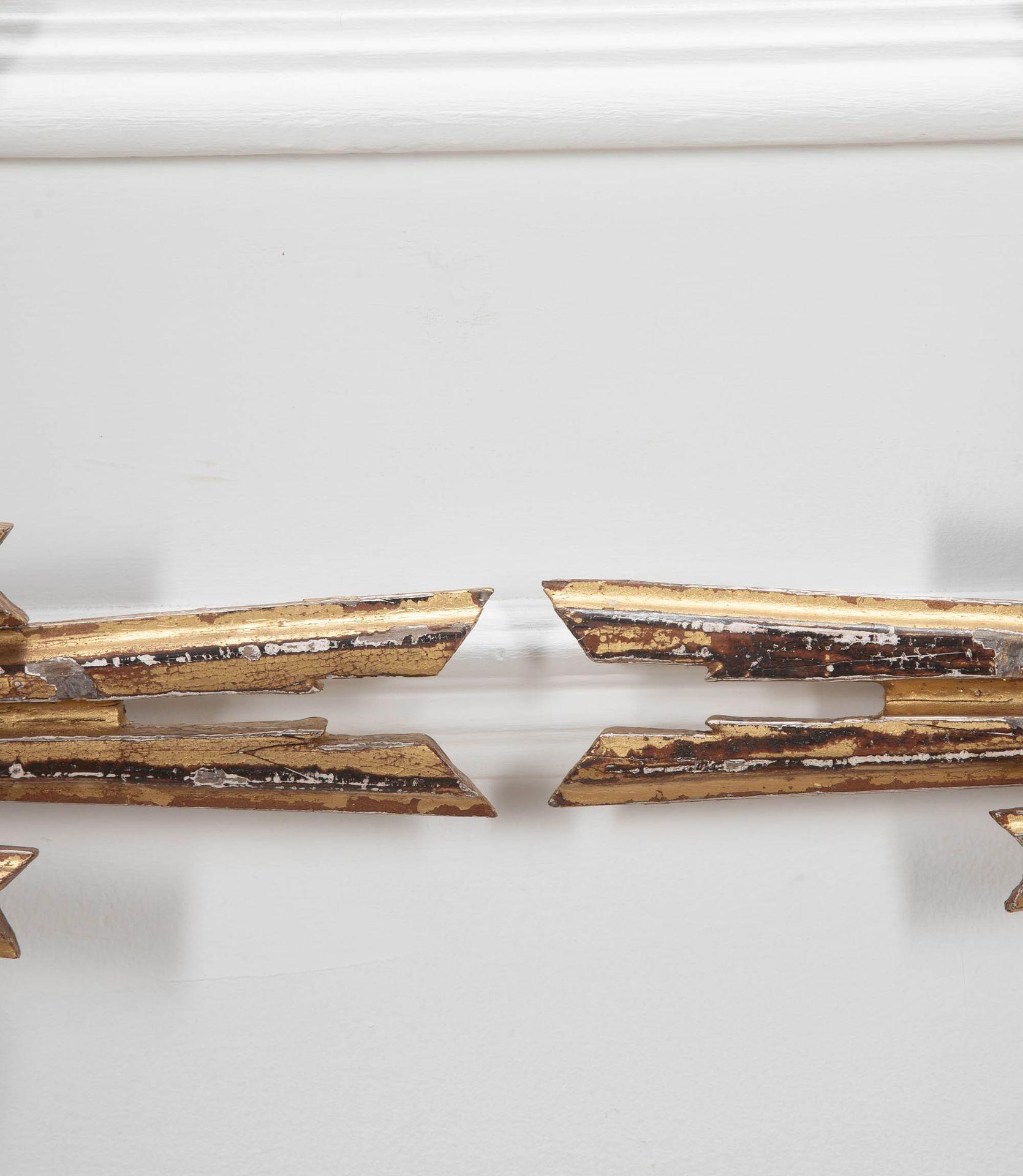Large Pair of Italian Giltwood Sunburst Mirrors For Sale 1