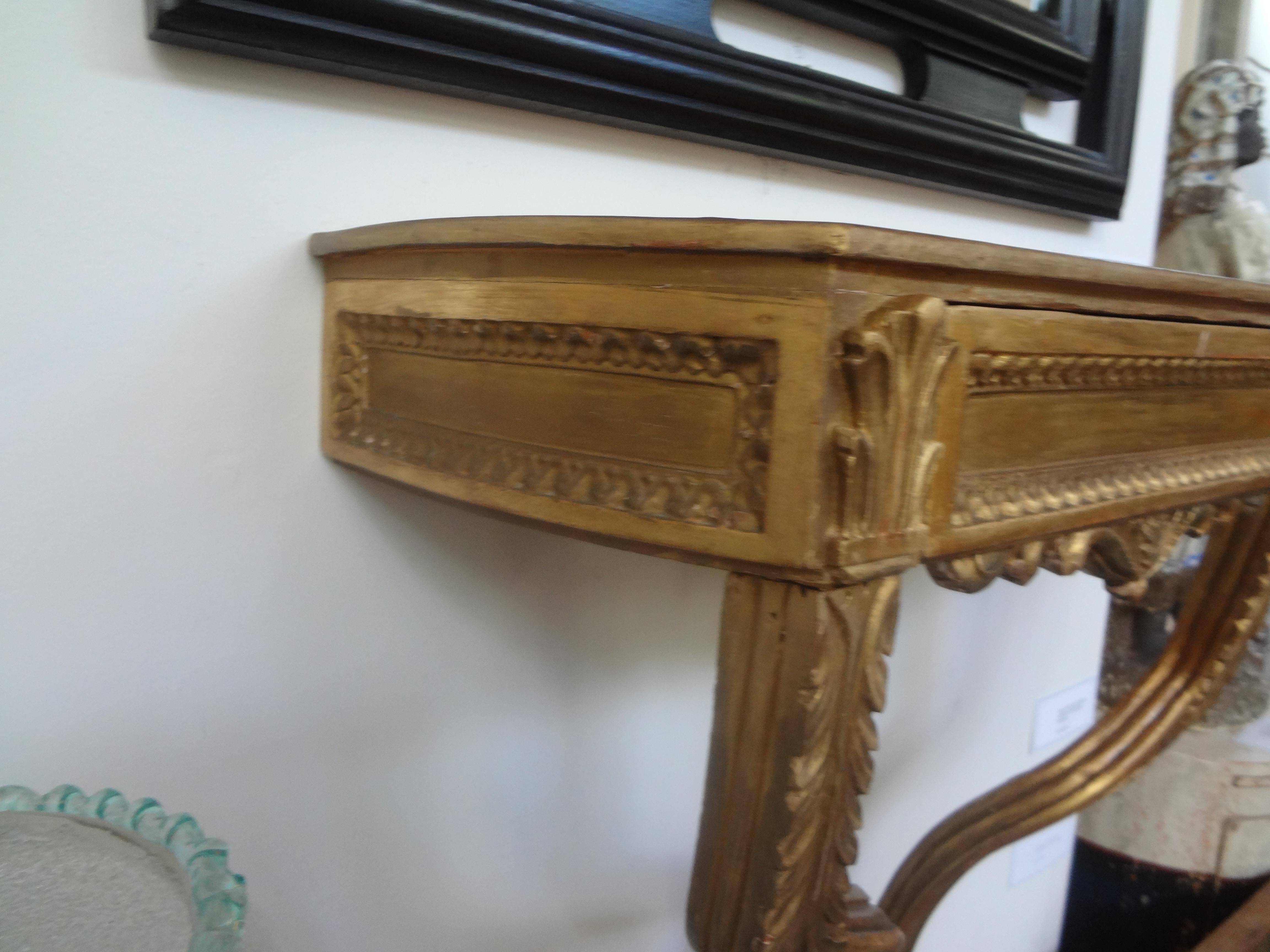 Gran par de ménsulas de pared italianas de madera dorada estilo Luis XVI Madera dorada en venta
