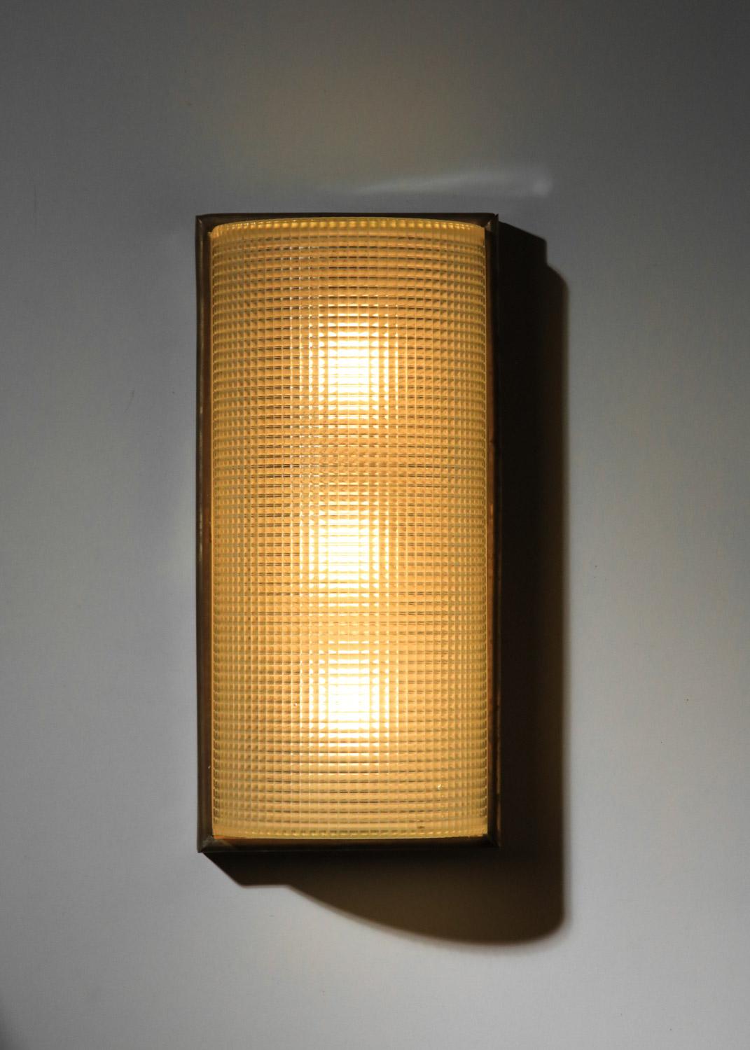 Large pair of Italian modernist Murano glass wall lights from the 1940s In Good Condition For Sale In Ternay, Auvergne-Rhône-Alpes