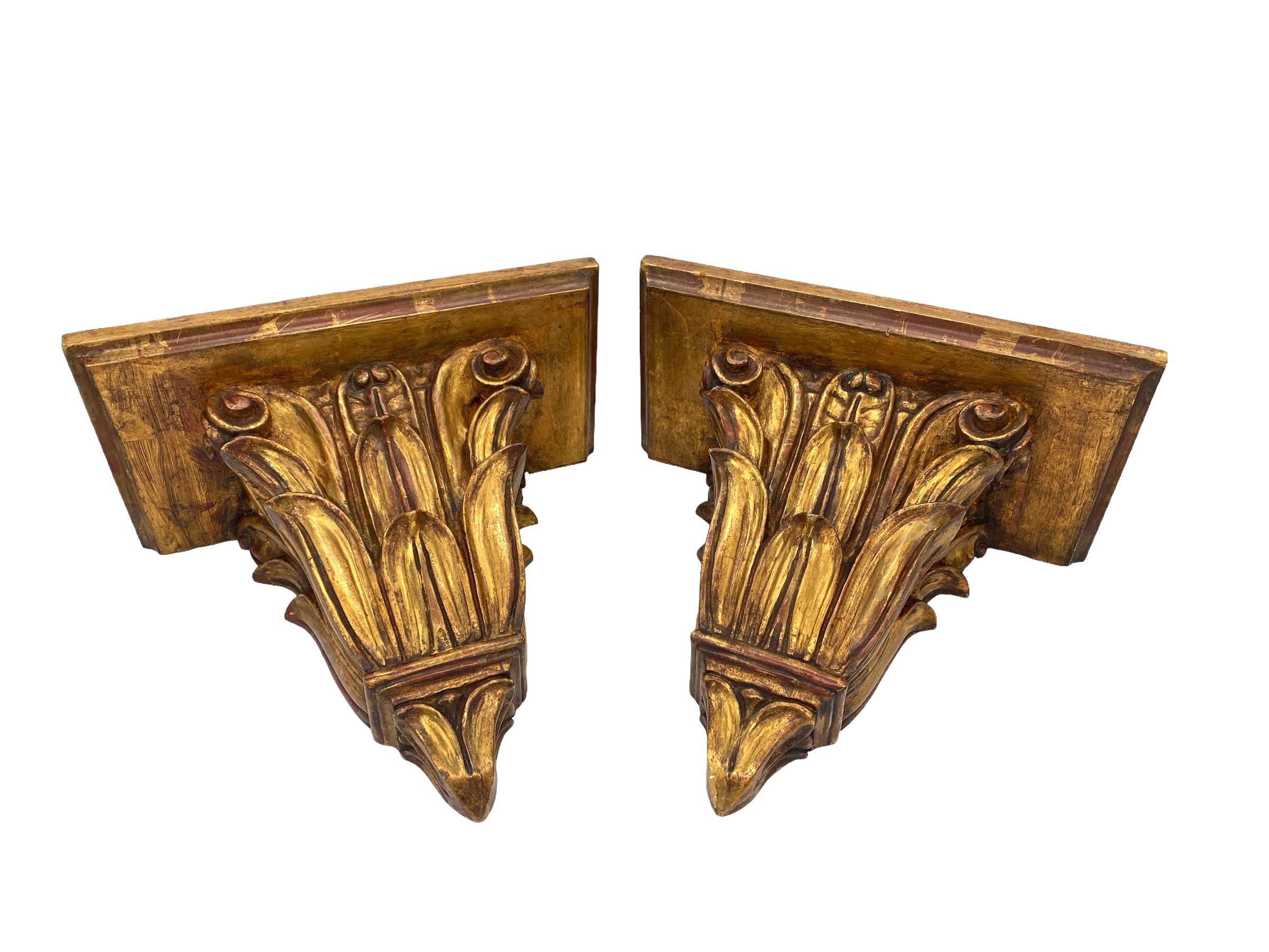 Large Pair of Italian Neoclassical  Carved Giltwood Acanthus Motif Wall Brackets For Sale 1