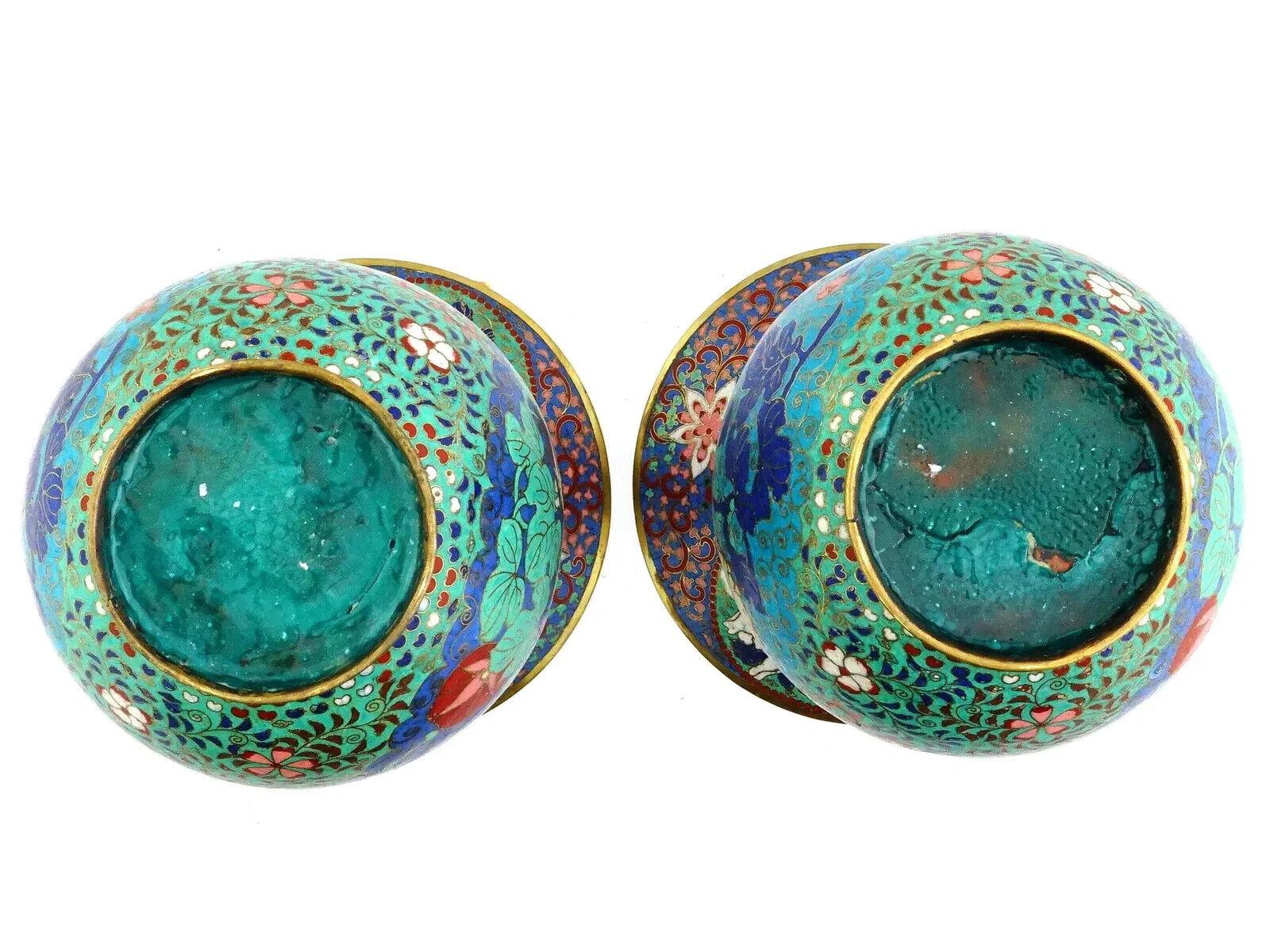 Gran pareja de jarrones geométricos y florales japoneses de esmalte de cloisonné Cobre en venta