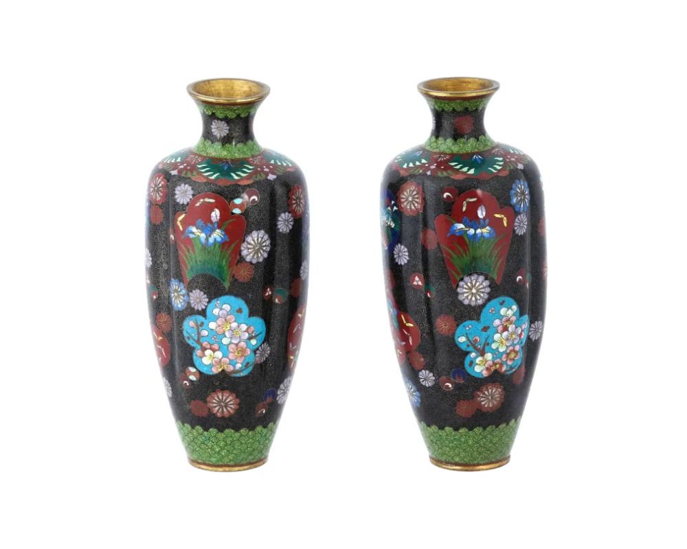 Japonais Grande paire de vases japonais de l'école de Kyoto en émail cloisonné en vente