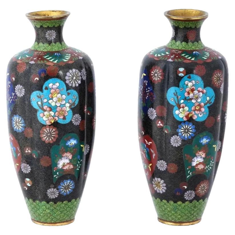 Grande paire de vases japonais de l'école de Kyoto en émail cloisonné