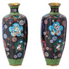 Grande paire de vases japonais de l'école de Kyoto en émail cloisonné