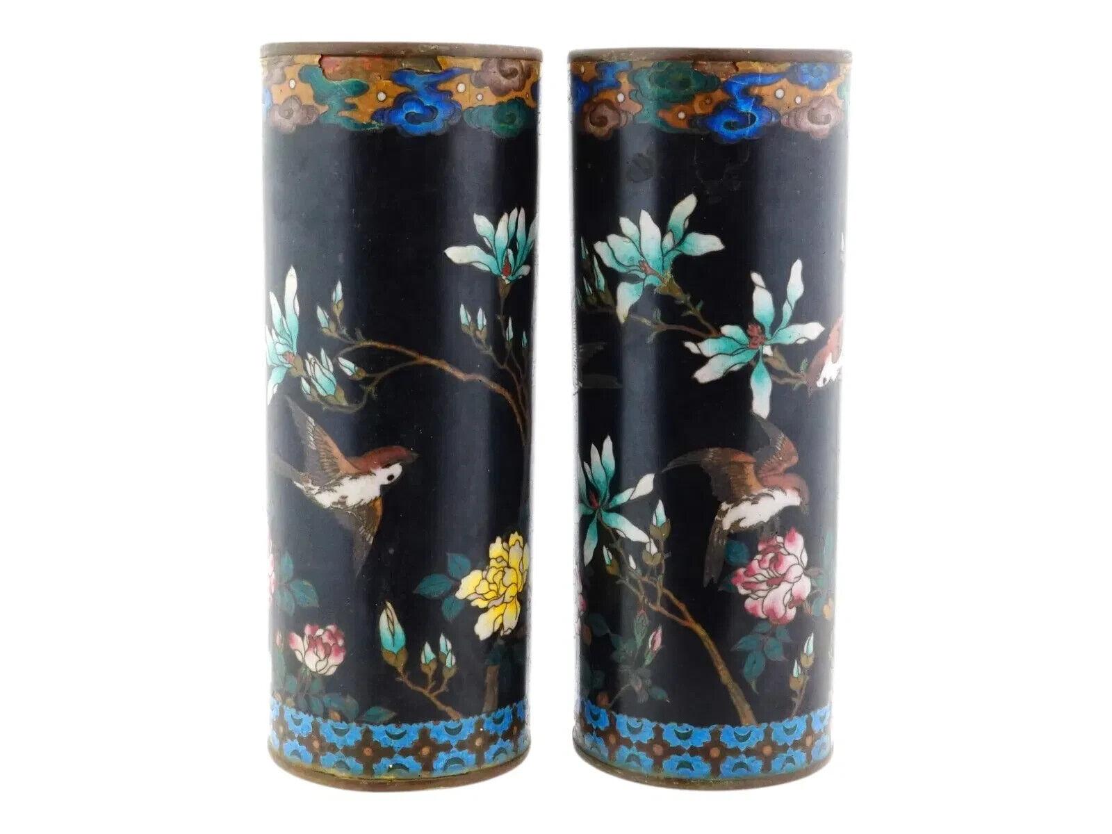 Gran Pareja De Jarrones Japoneses De Cloisonné Esmaltado Jardín Y Pájaros Cloissoné en venta