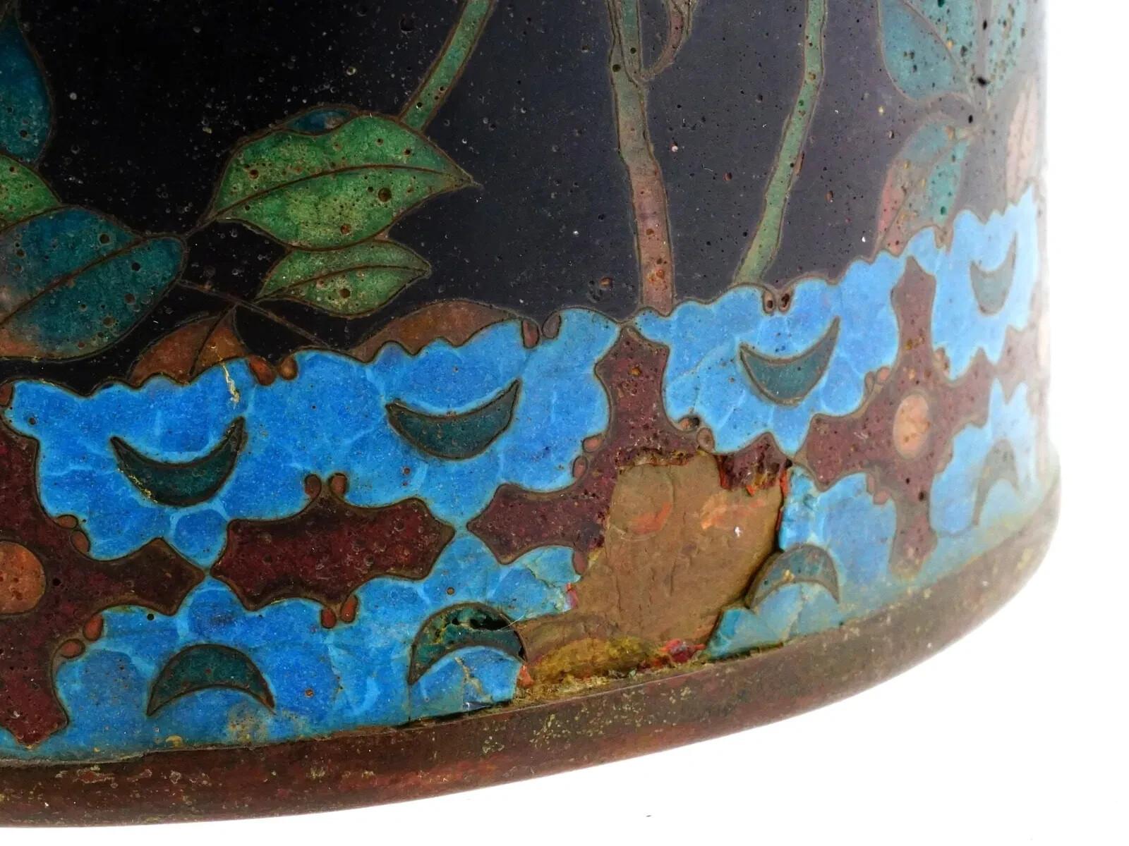 Gran Pareja De Jarrones Japoneses De Cloisonné Esmaltado Jardín Y Pájaros en venta 2