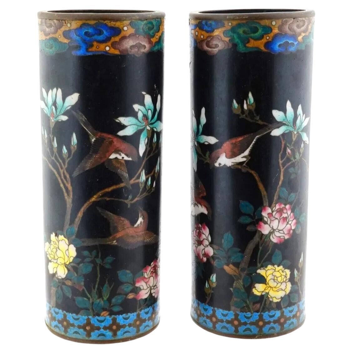 Gran Pareja De Jarrones Japoneses De Cloisonné Esmaltado Jardín Y Pájaros en venta