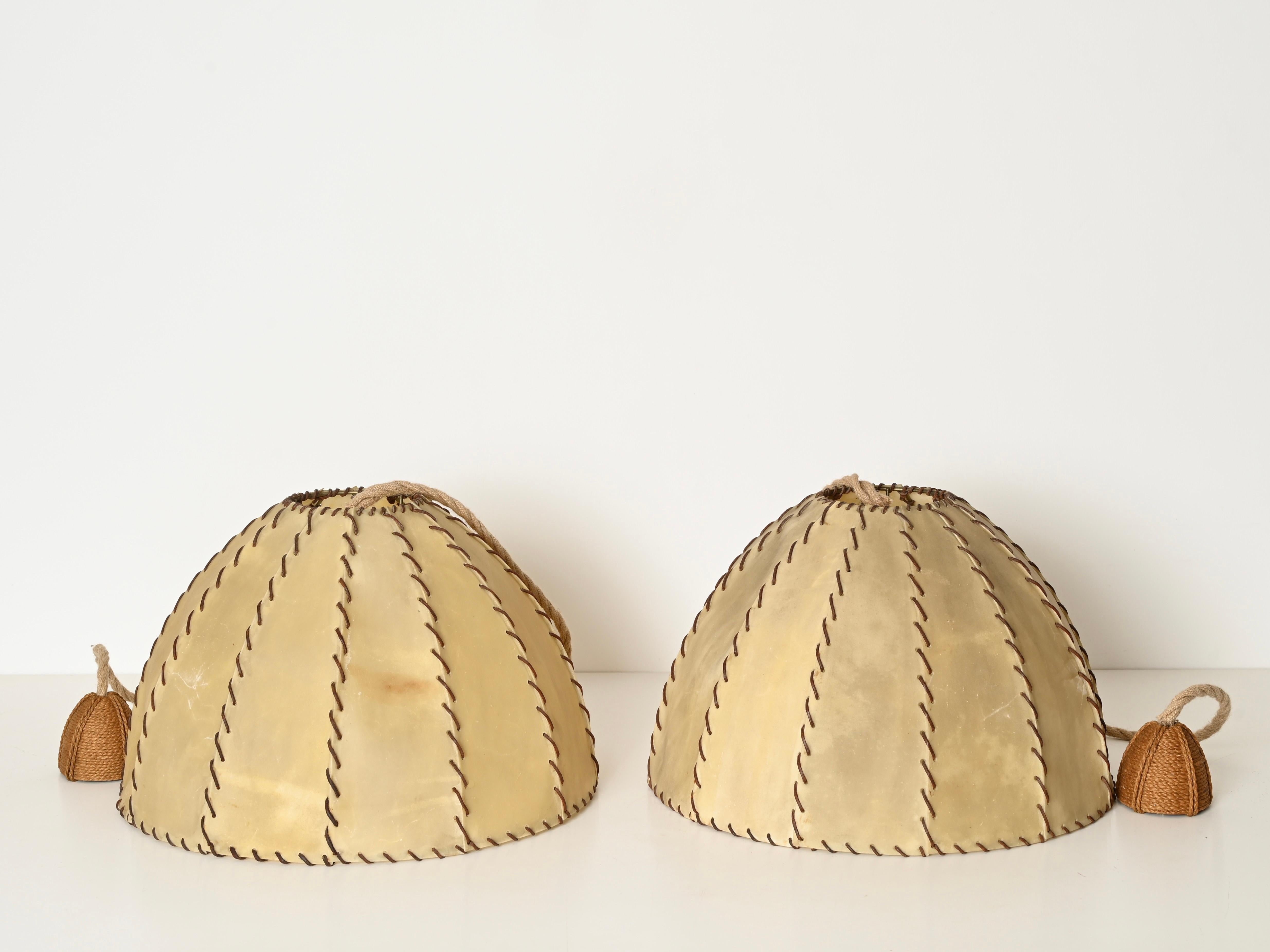 Grande paire de lustres italiens en cuir et Vellum, Max Ingrand, Italie 1940s en vente 4