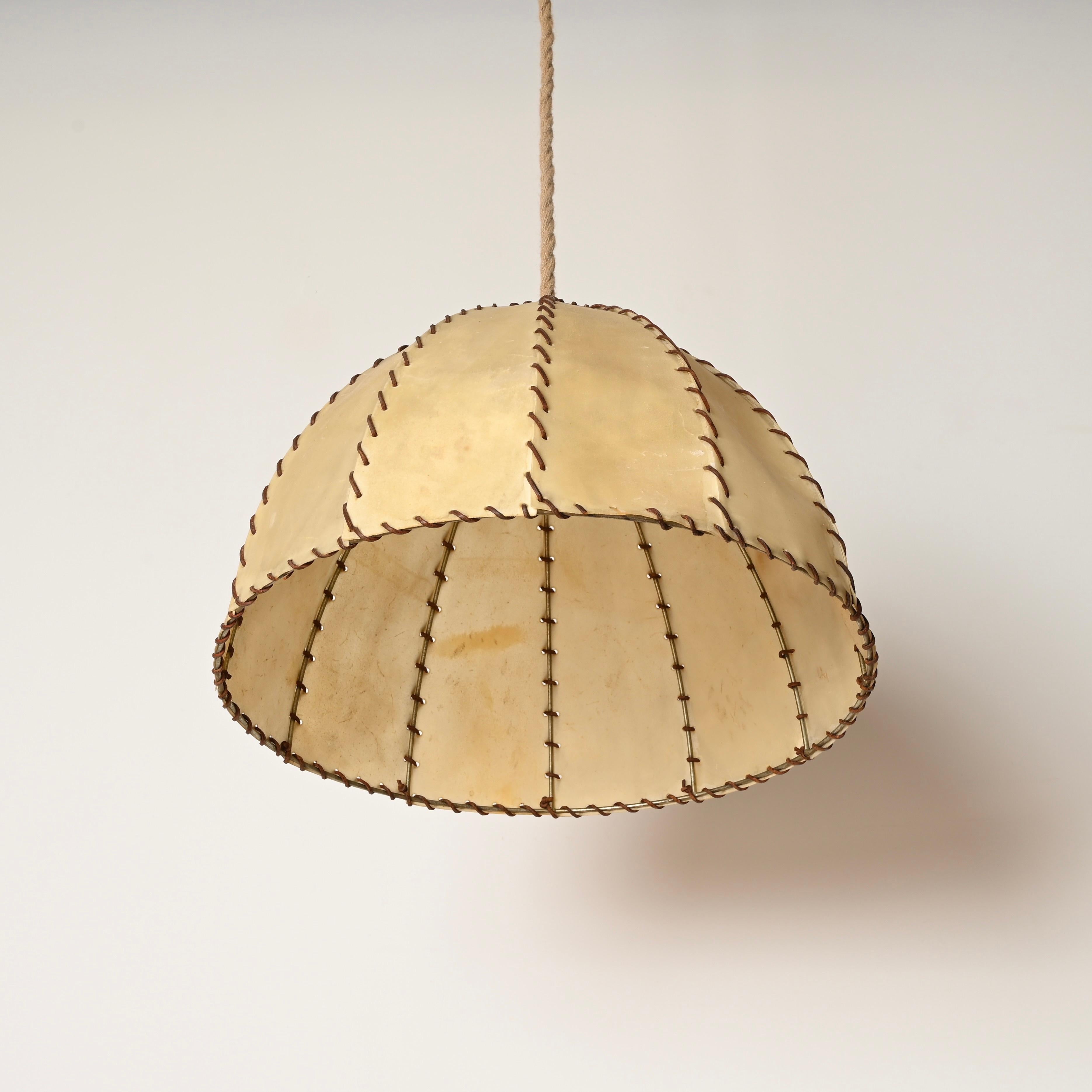 Grande paire de lustres italiens en cuir et Vellum, Max Ingrand, Italie 1940s en vente 5