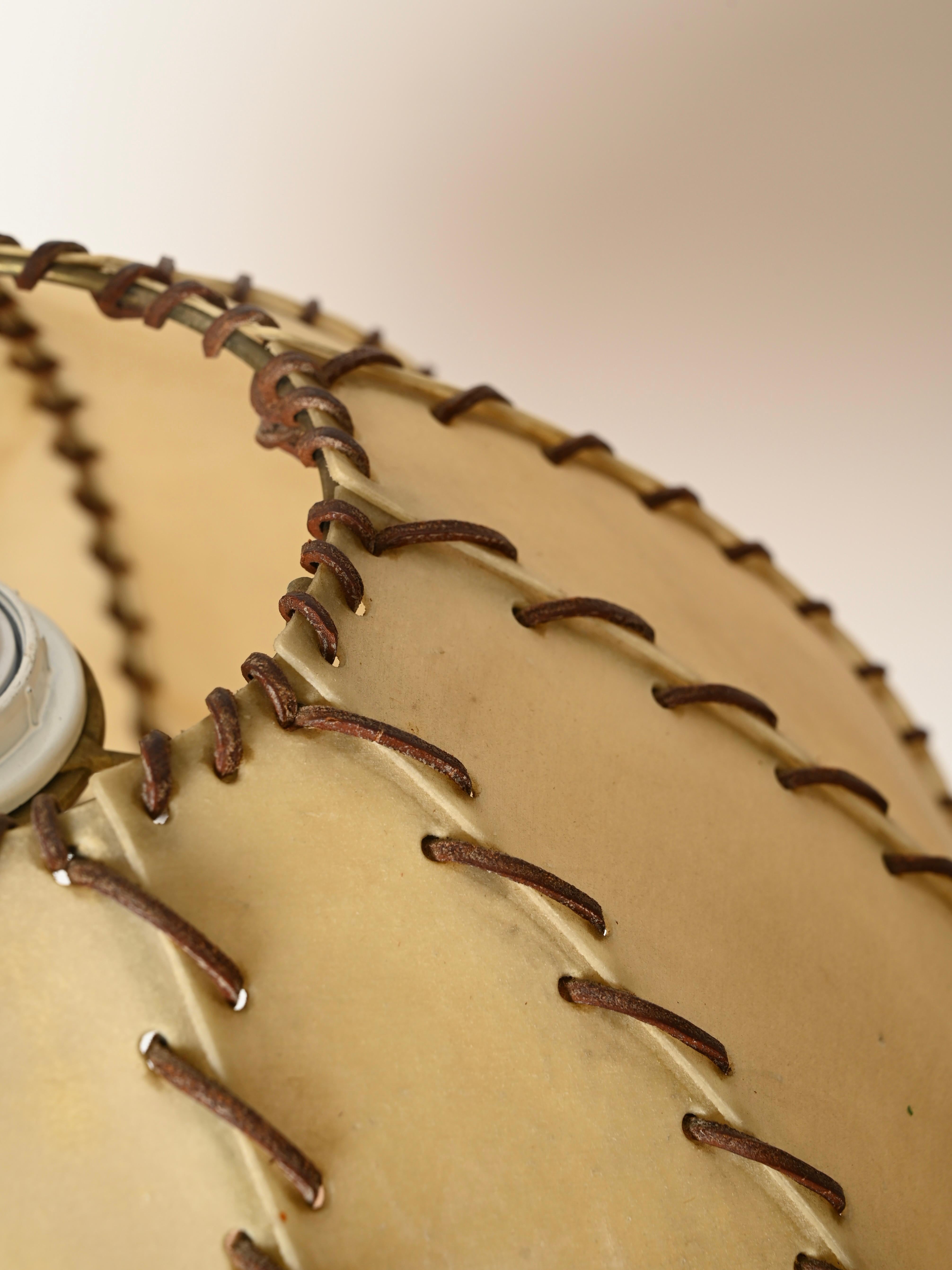 Grande paire de lustres italiens en cuir et Vellum, Max Ingrand, Italie 1940s en vente 7