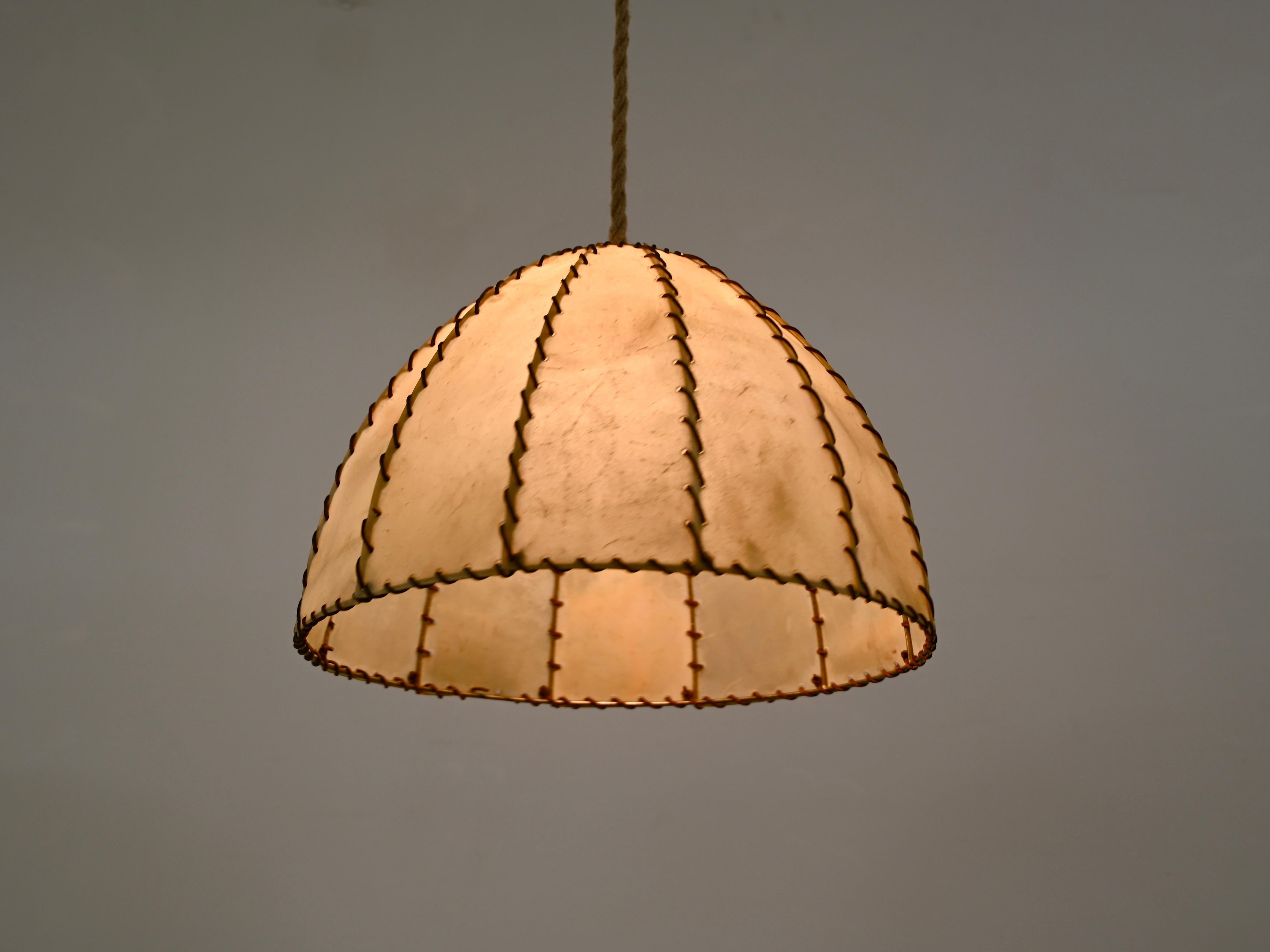 Grande paire de lustres italiens en cuir et Vellum, Max Ingrand, Italie 1940s en vente 8