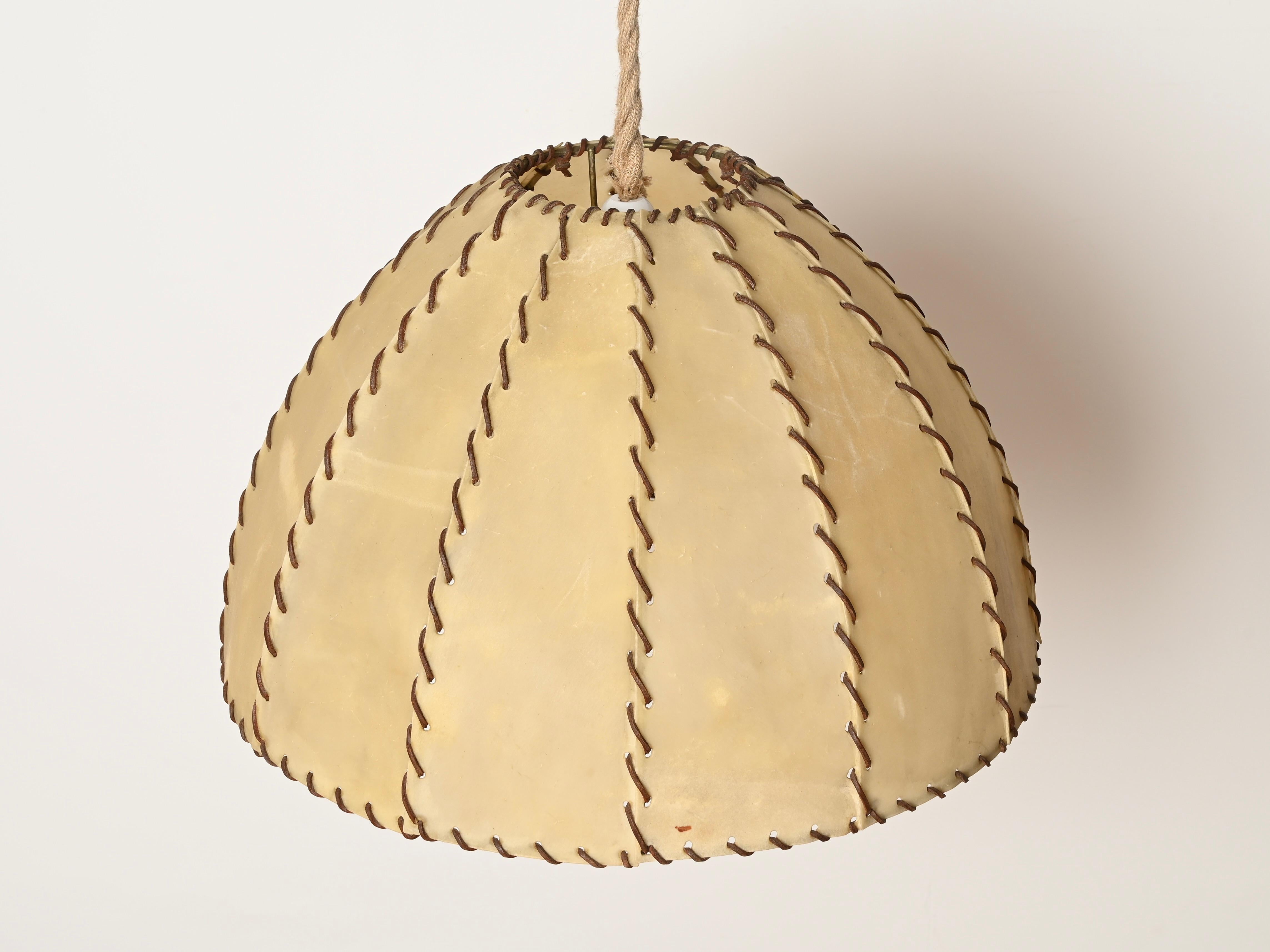 Milieu du XXe siècle Grande paire de lustres italiens en cuir et Vellum, Max Ingrand, Italie 1940s en vente