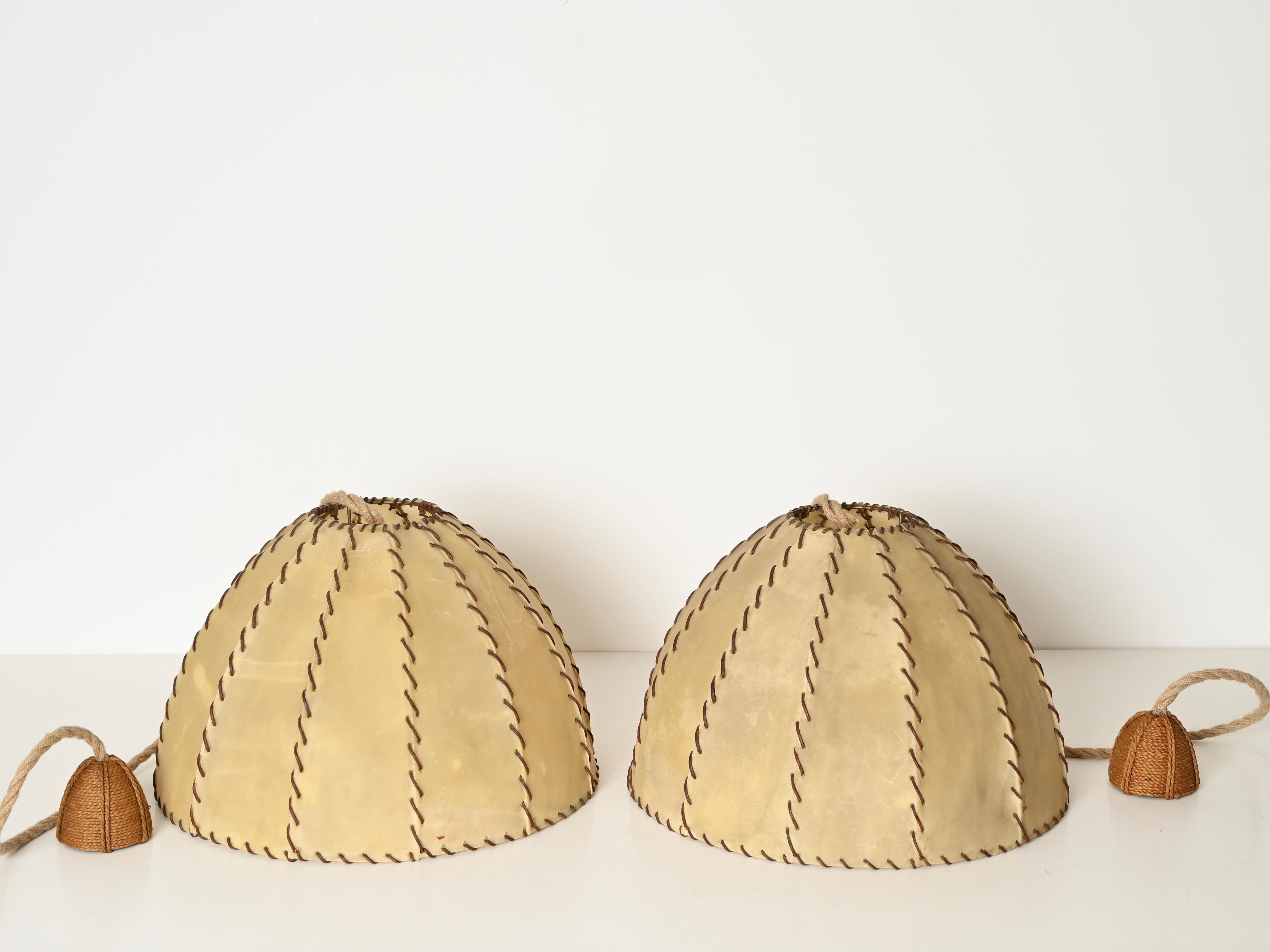 Grande paire de lustres italiens en cuir et Vellum, Max Ingrand, Italie 1940s en vente 2