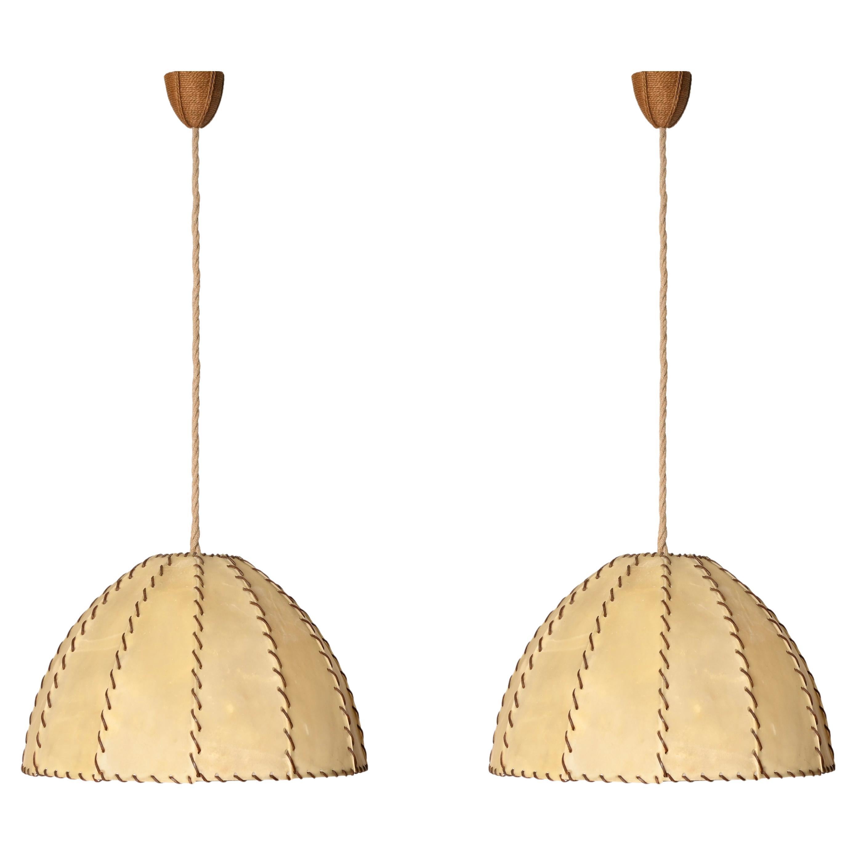 Grande paire de lustres italiens en cuir et Vellum, Max Ingrand, Italie 1940s en vente