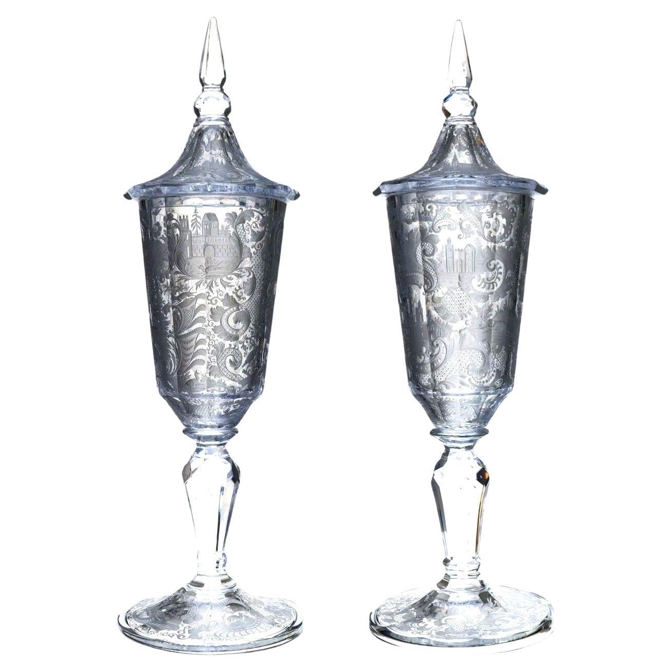 Großes Vasenpaar mit Deckel aus geschliffenem Glas, Bohemia, um 1790
