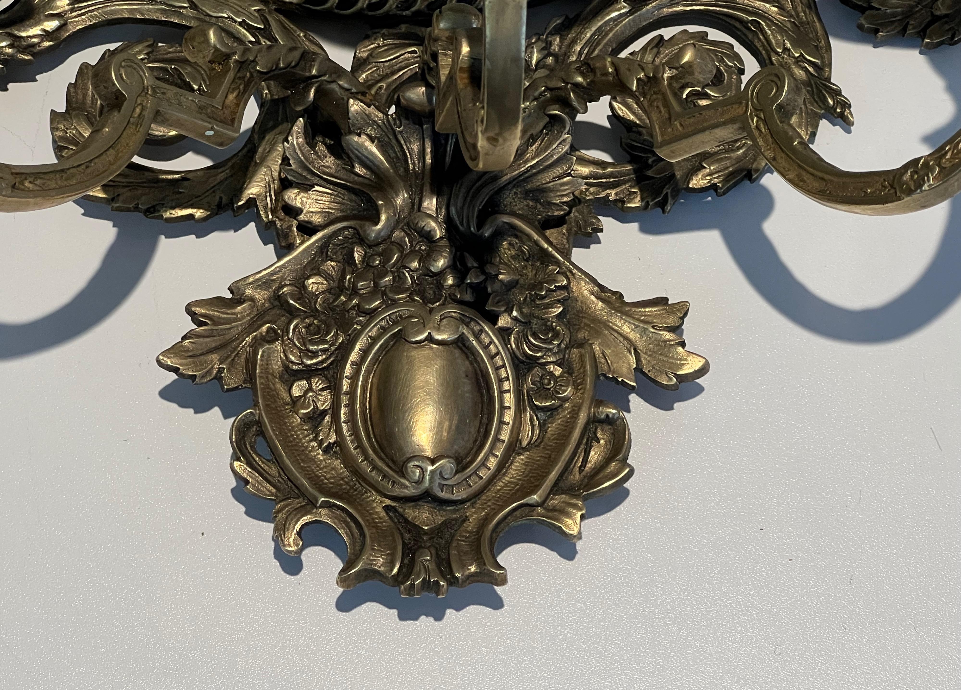 Grande coppia di lampade da parete in stile Luigi XIV in bronzo e specchio in vendita 7