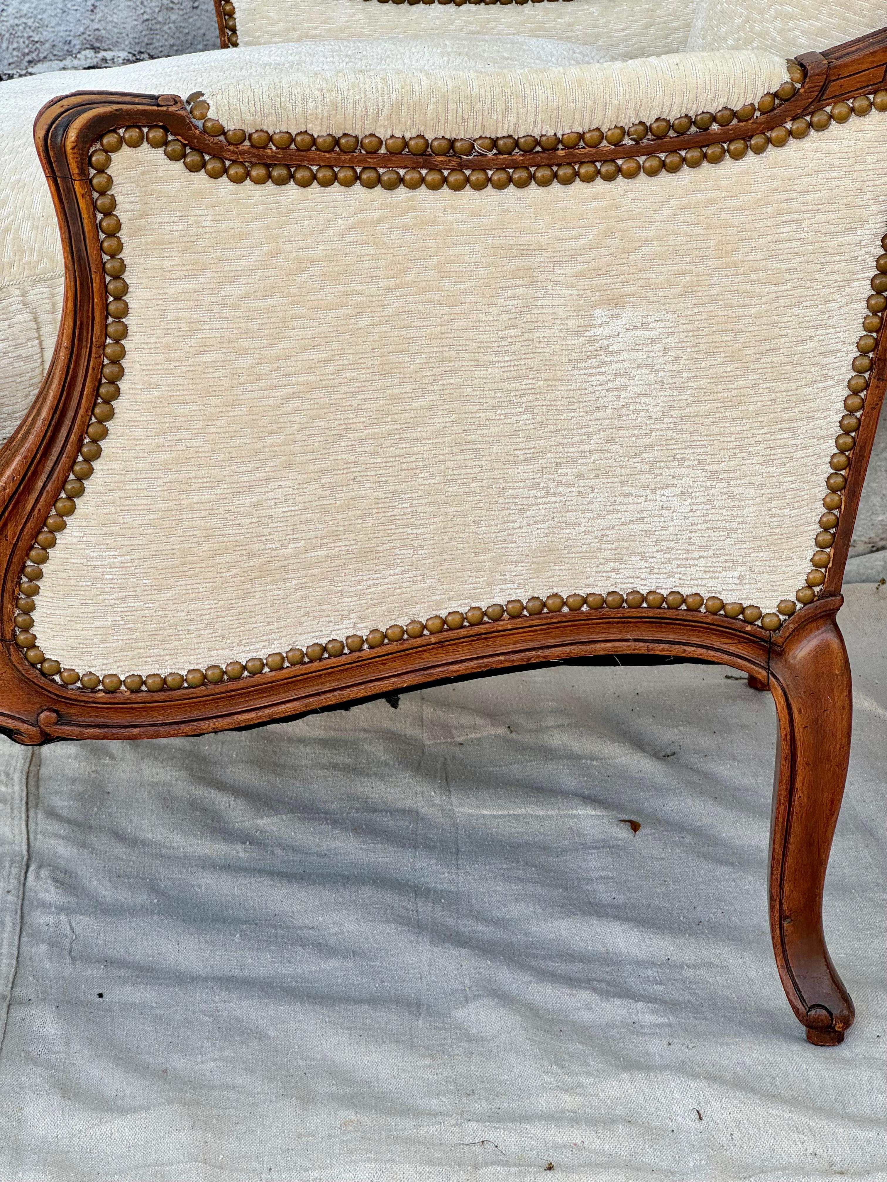 French Large Pair of Louis XV Style Carved Beechwood Bergere Chairs For Sale