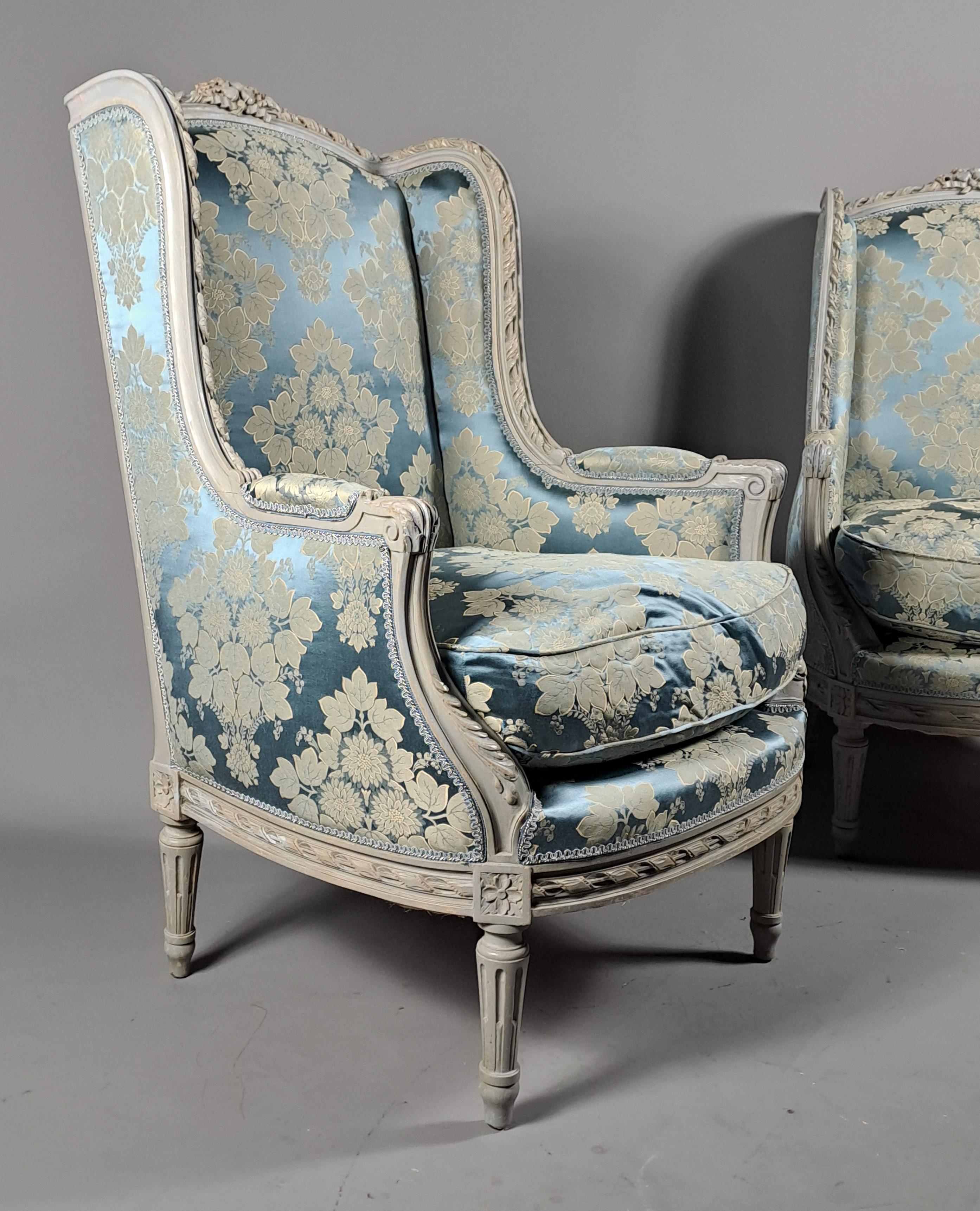Large Pair Of Louis XVI Style Lacquered Wood Wing Chairs in vendita 2