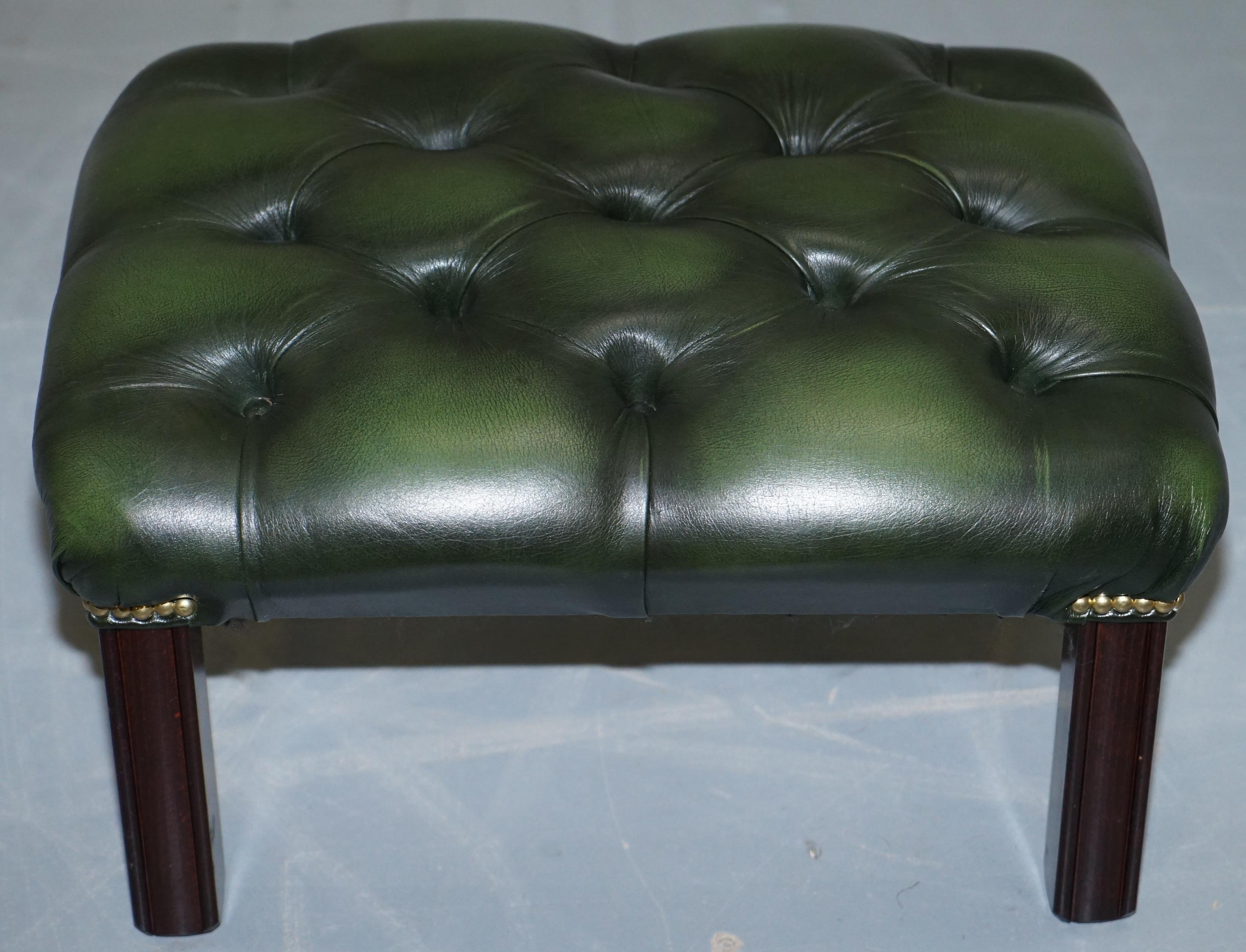 Large Pair of Luxury Green Leather Chesterfield Wingback Armchairs & Footstool 10