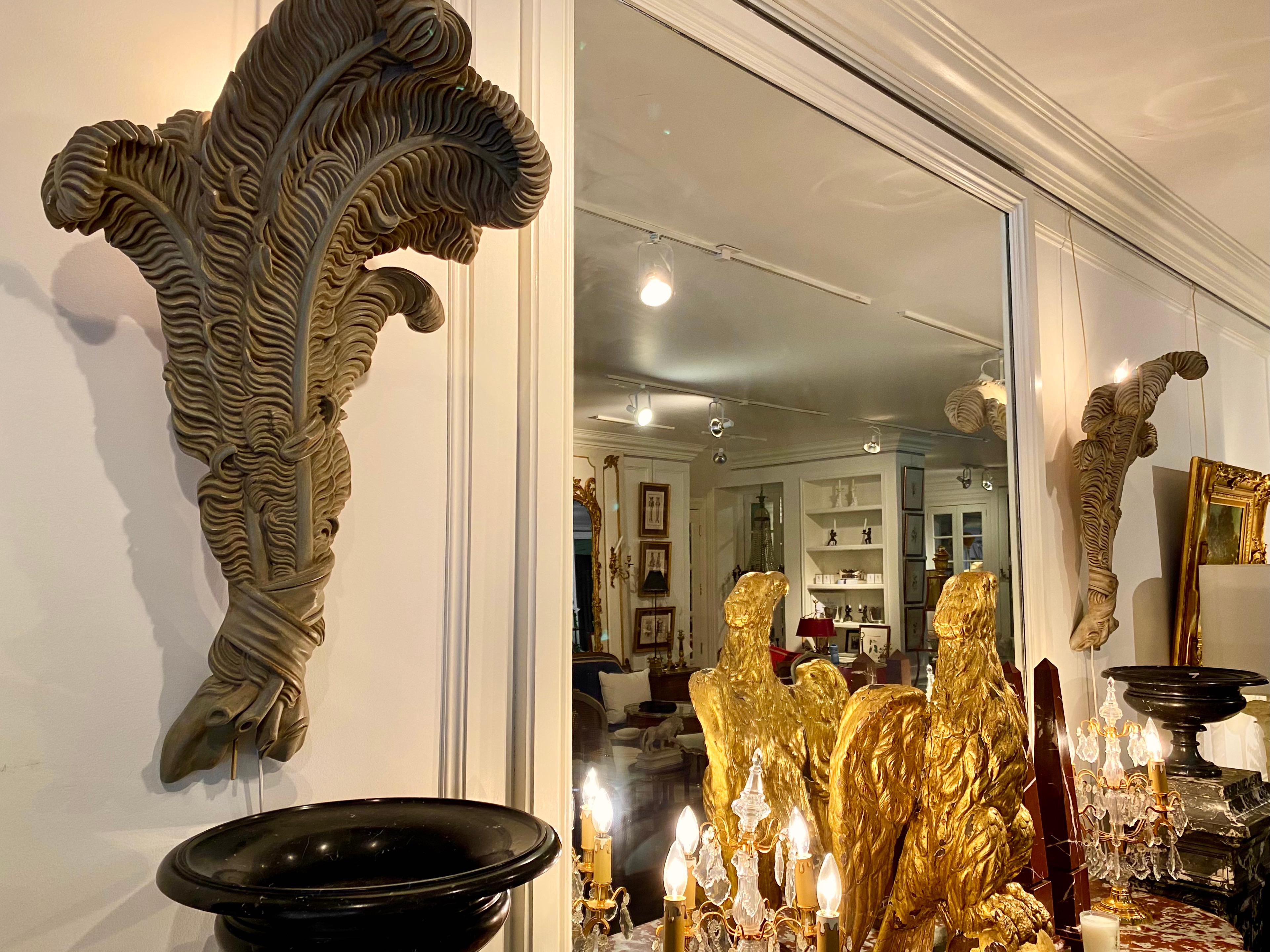 Large pair of Maison Jansen feather sconces, Trianon Ggey patina.
Large, rare and exceptionnal pair of Maison Jansen feather sconces, inspired by the Prince of Wales Feathers.
Stéphane Boudin of Maison Jansen worked with the Duke of Windsor,