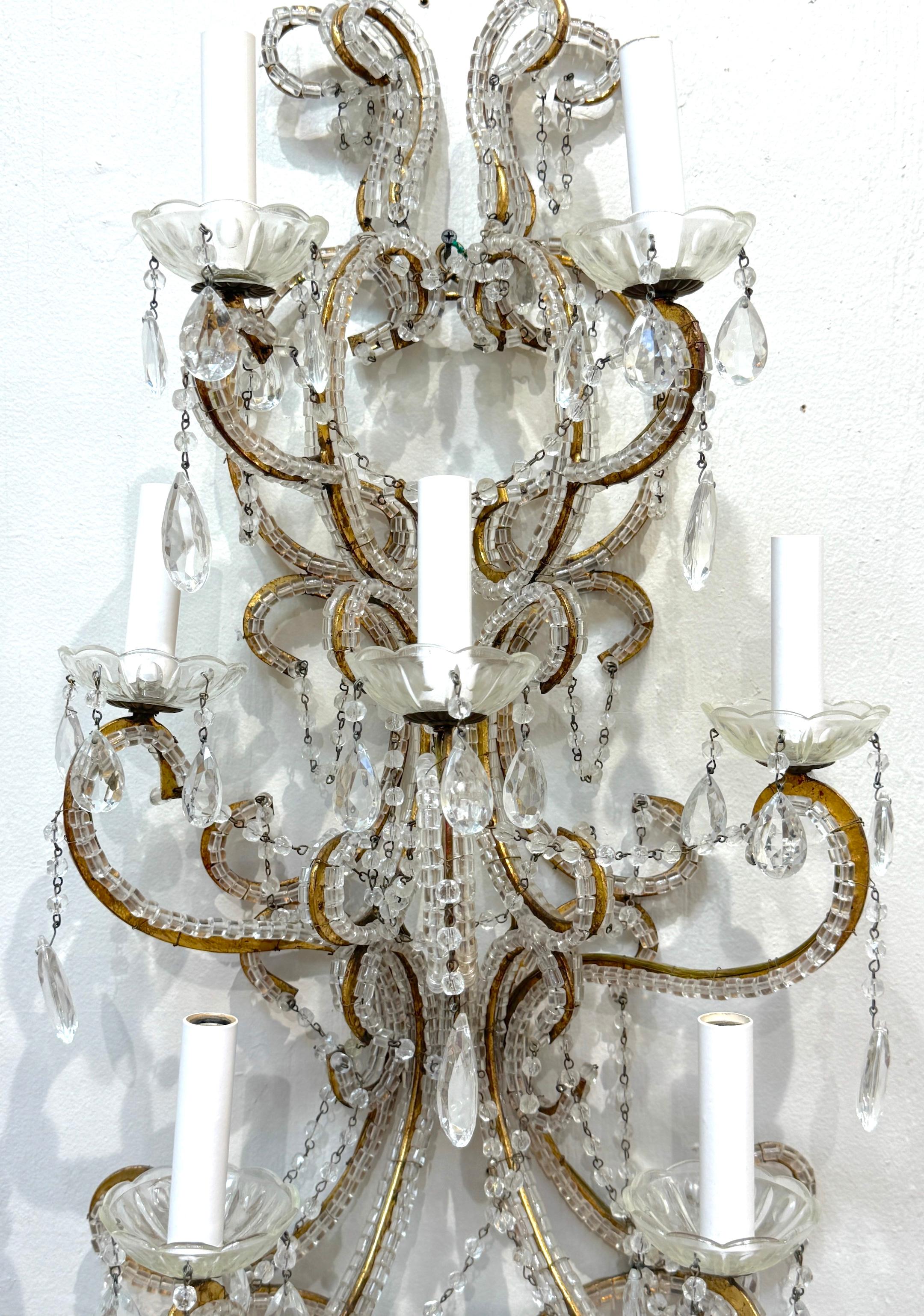 Grande paire d'appliques murales à 7 lumières en cristal de style Marie-Thérèse, Italie, vers 1950 en vente 5