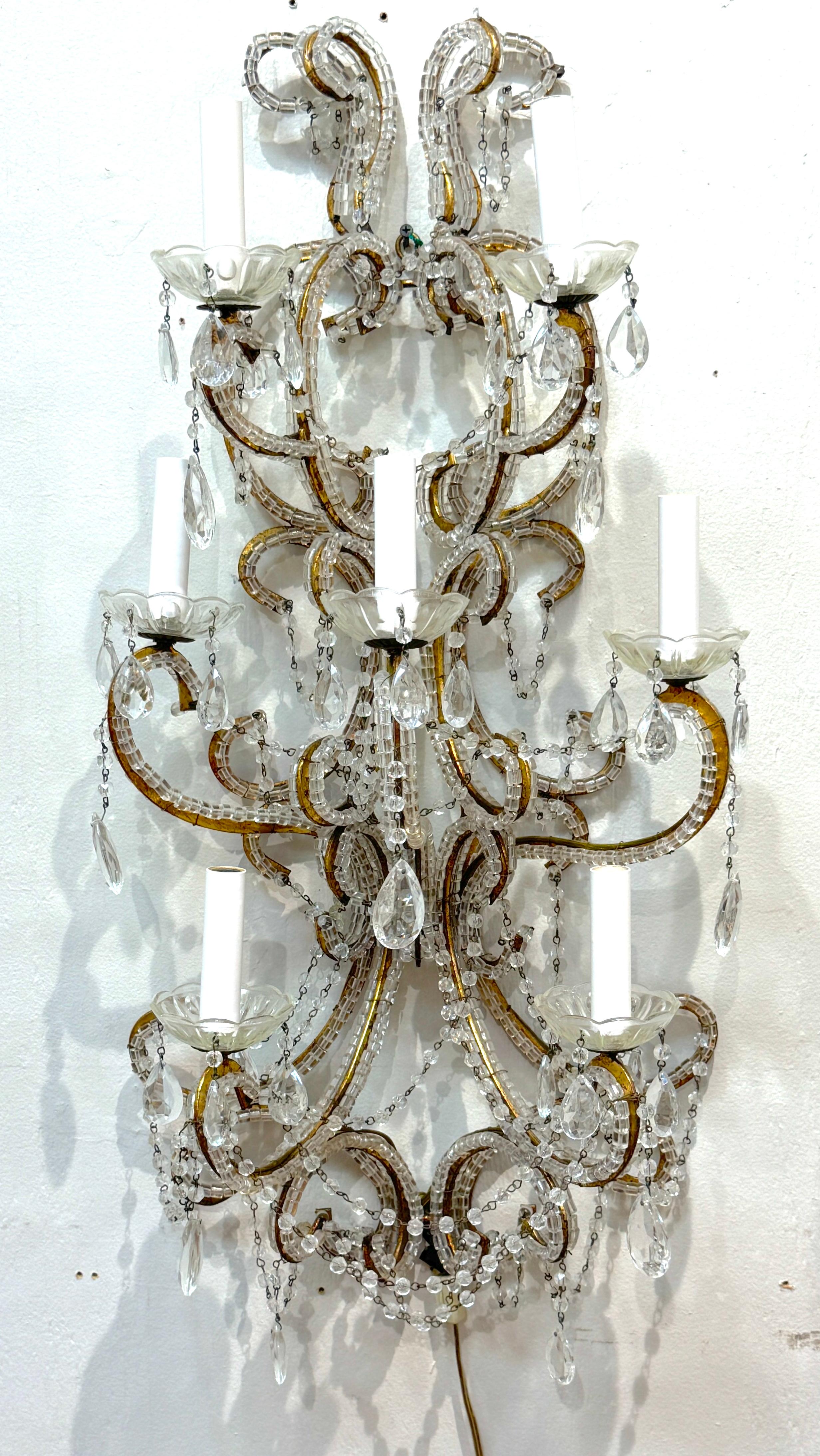 Néoclassique Grande paire d'appliques murales à 7 lumières en cristal de style Marie-Thérèse, Italie, vers 1950 en vente