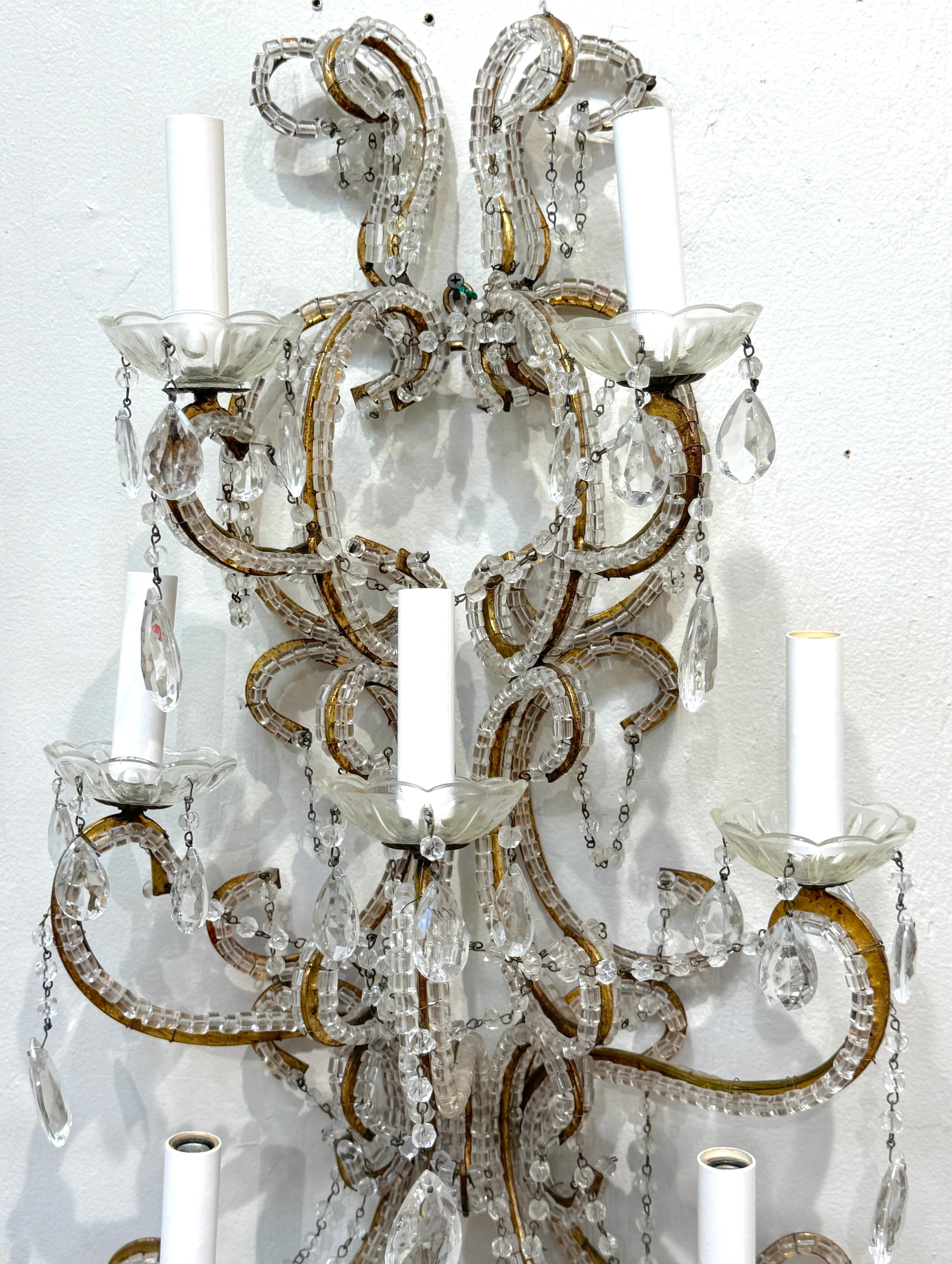 italien Grande paire d'appliques murales à 7 lumières en cristal de style Marie-Thérèse, Italie, vers 1950 en vente