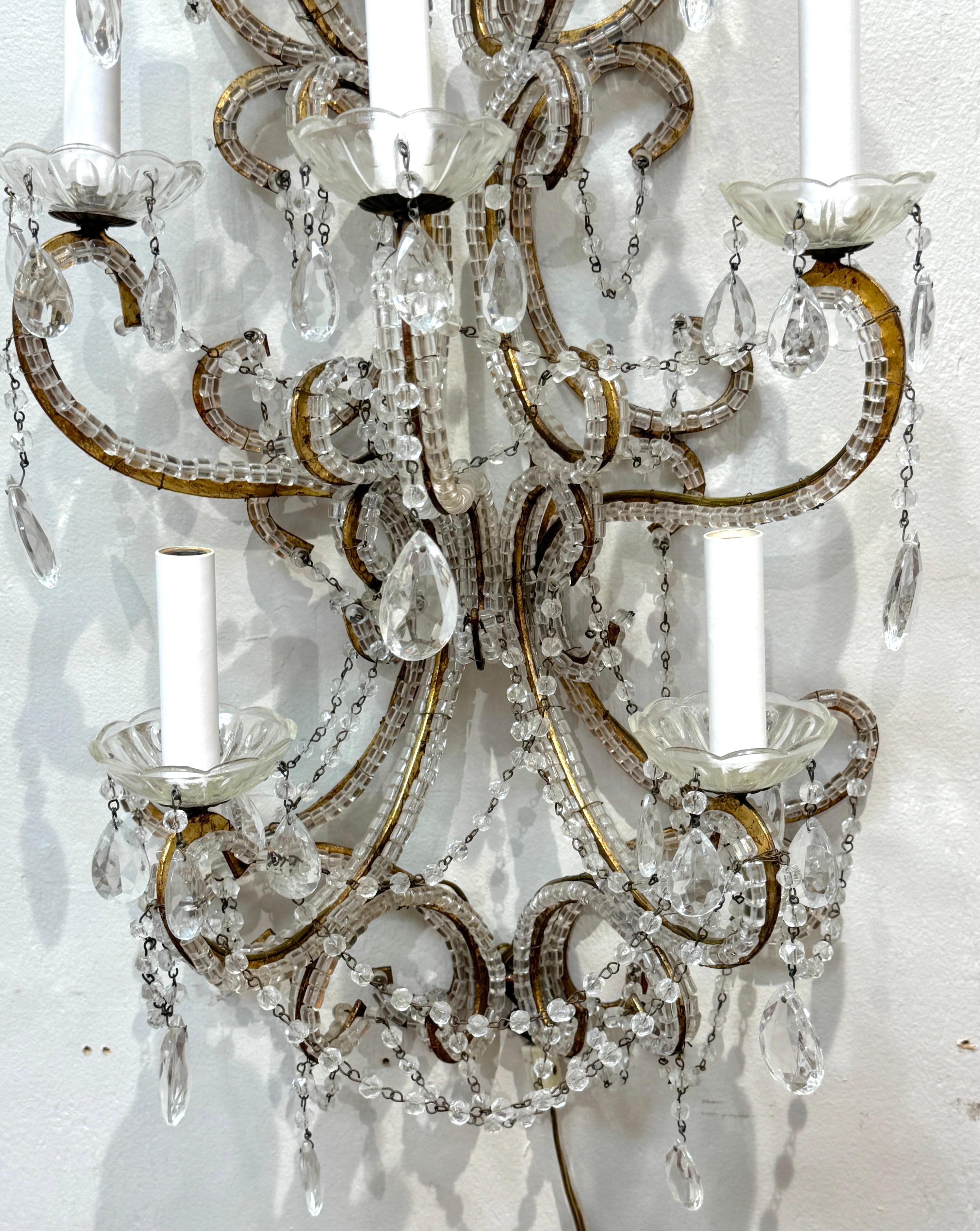 20ième siècle Grande paire d'appliques murales à 7 lumières en cristal de style Marie-Thérèse, Italie, vers 1950 en vente