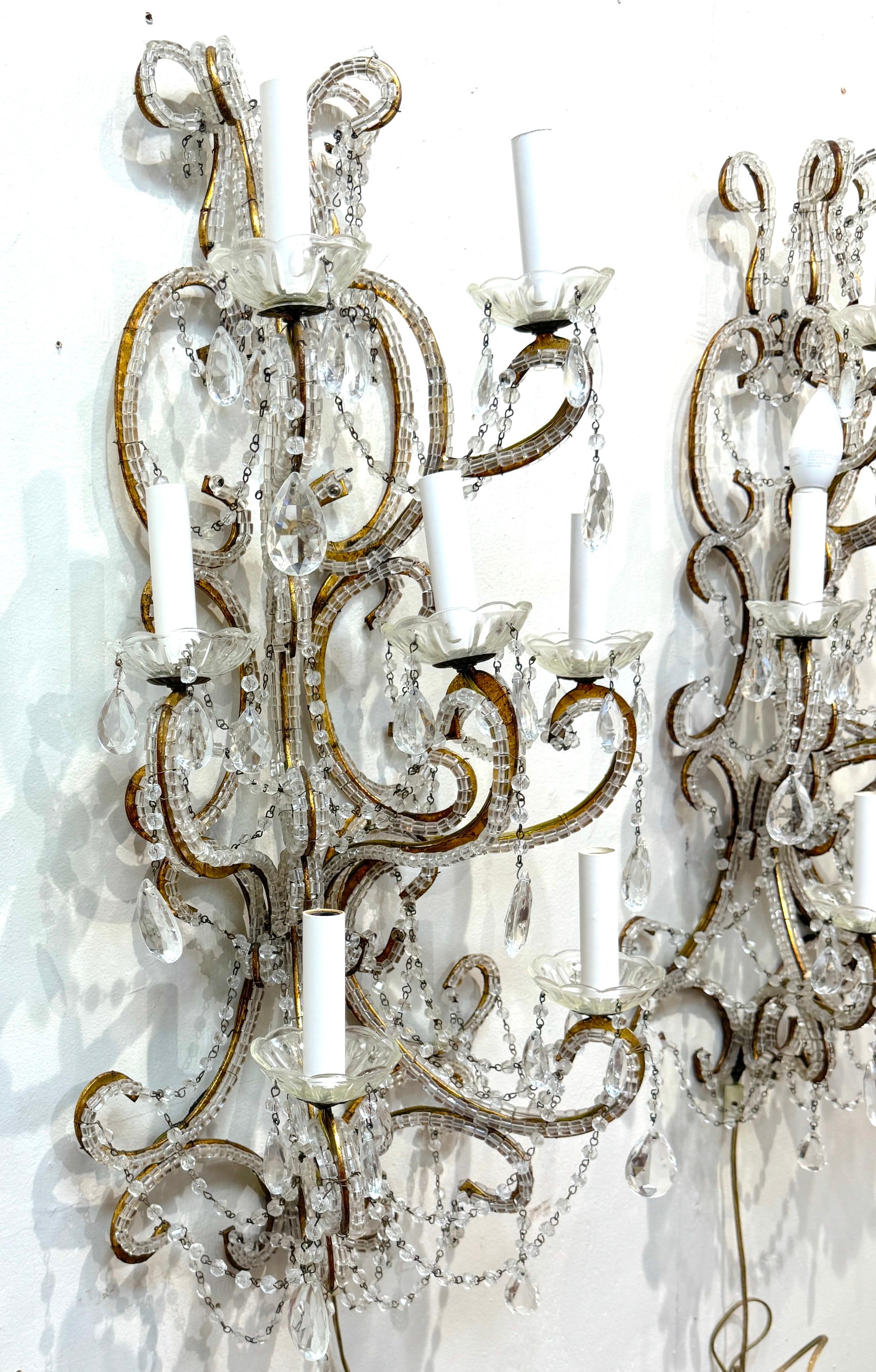 Grande paire d'appliques murales à 7 lumières en cristal de style Marie-Thérèse, Italie, vers 1950 en vente 1